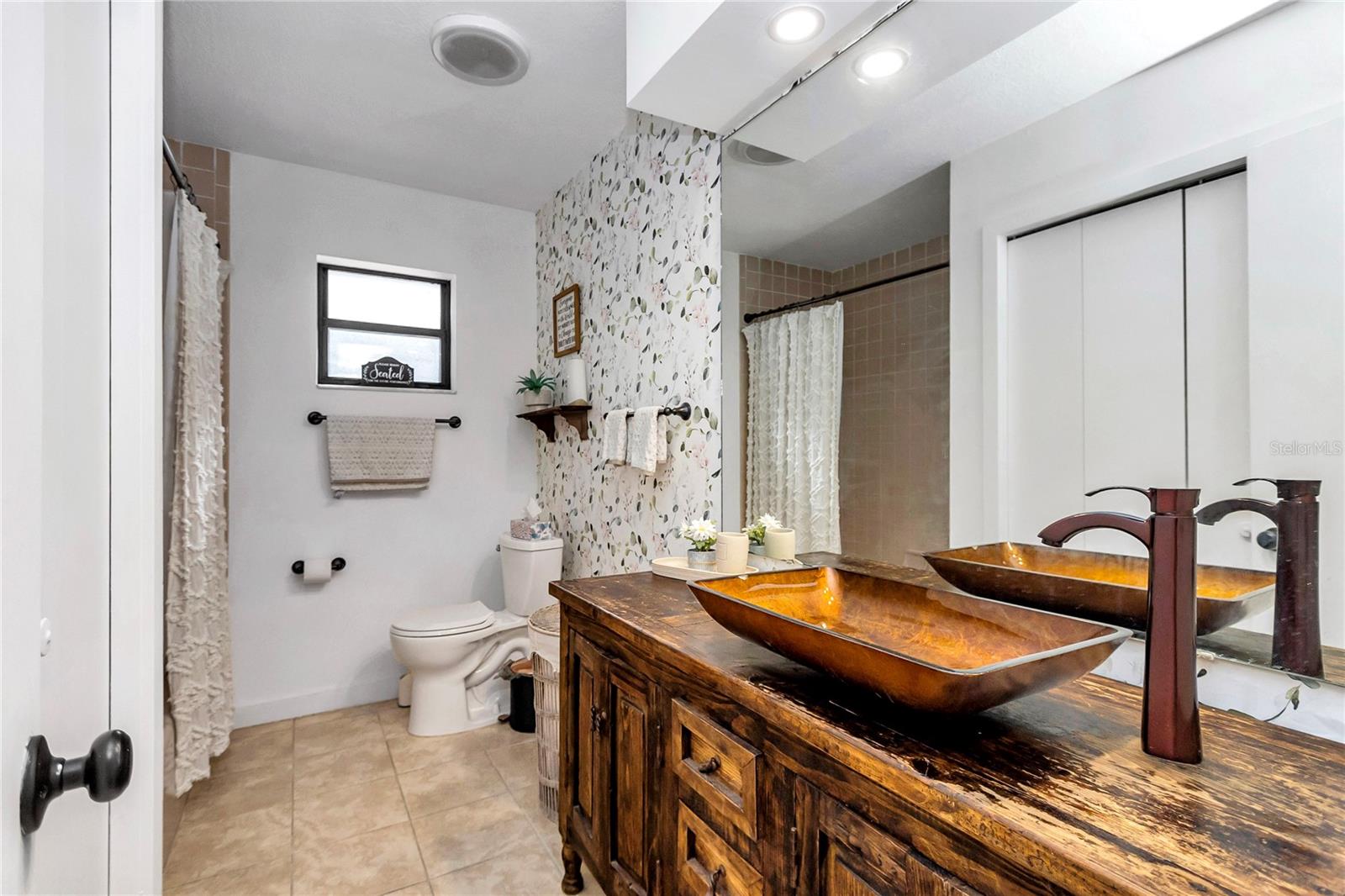 Image 20 of 49 For 3598 Trout Street