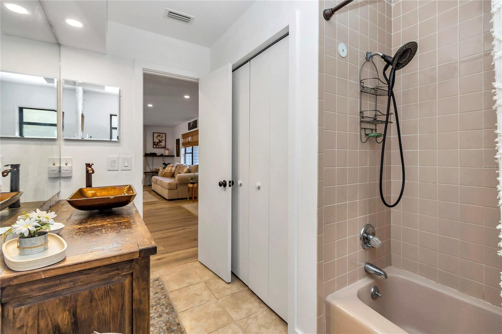 Image 21 of 49 For 3598 Trout Street