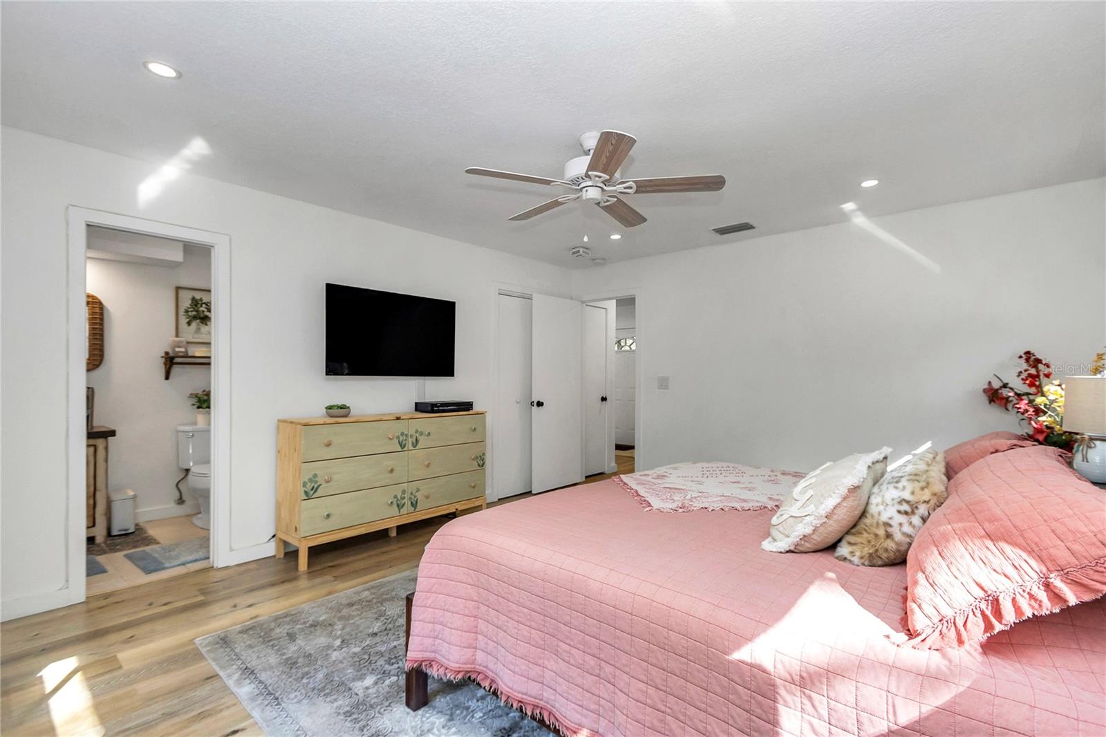 Image 23 of 49 For 3598 Trout Street