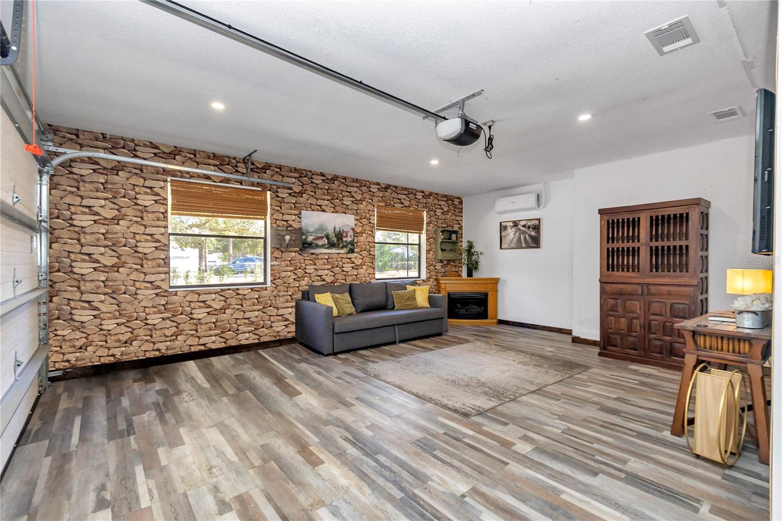 Image 28 of 49 For 3598 Trout Street