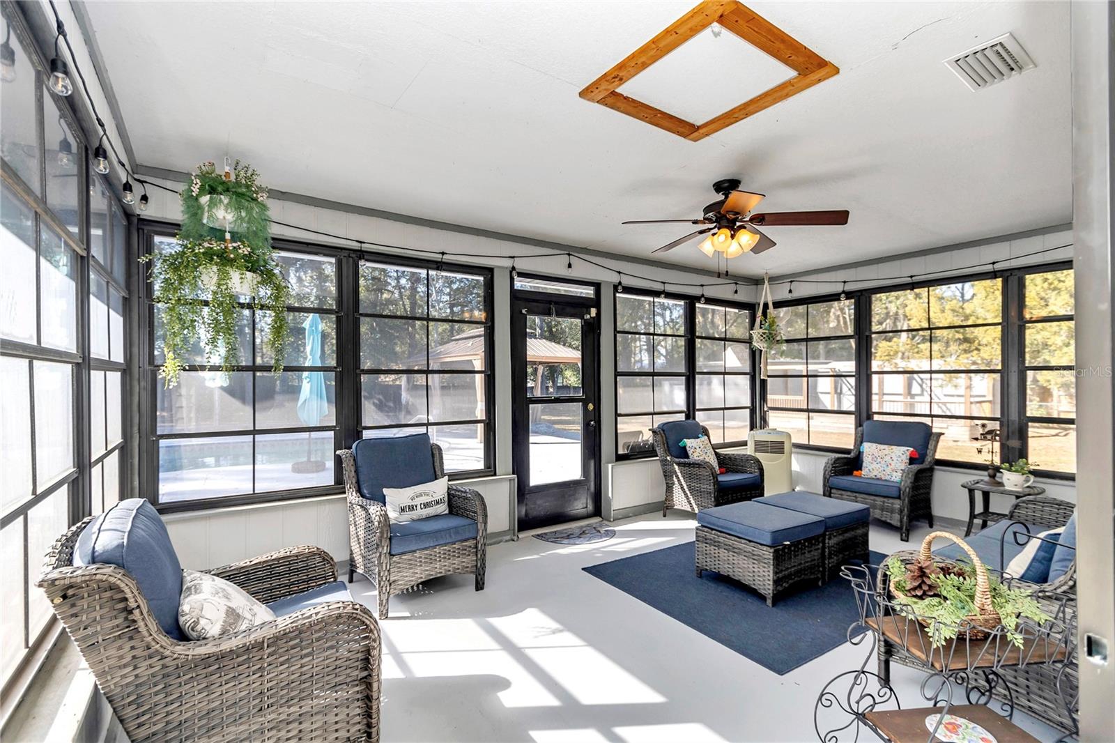 Image 33 of 49 For 3598 Trout Street