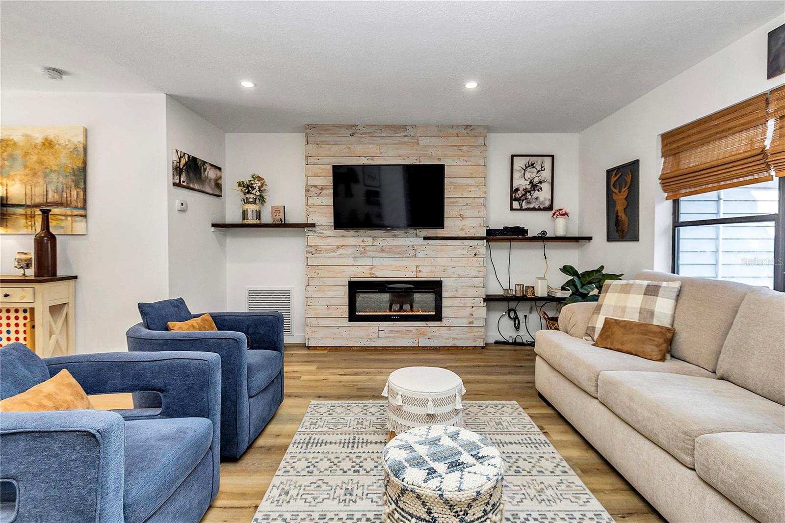 Image 9 of 49 For 3598 Trout Street