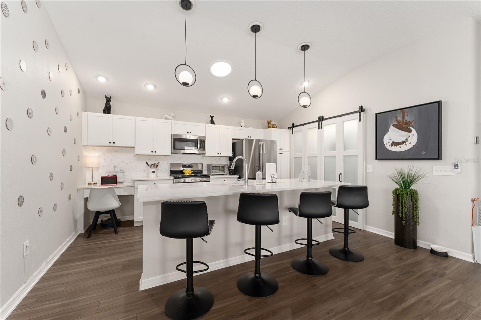 Image 11 of 28 For 7646 Cheryl Court