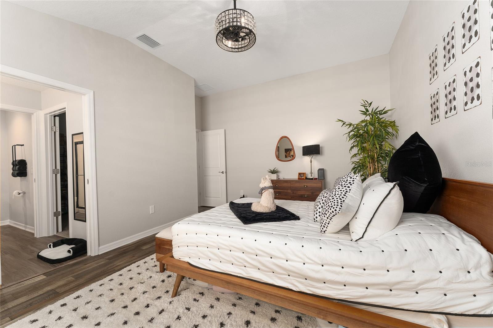 Image 19 of 28 For 7646 Cheryl Court