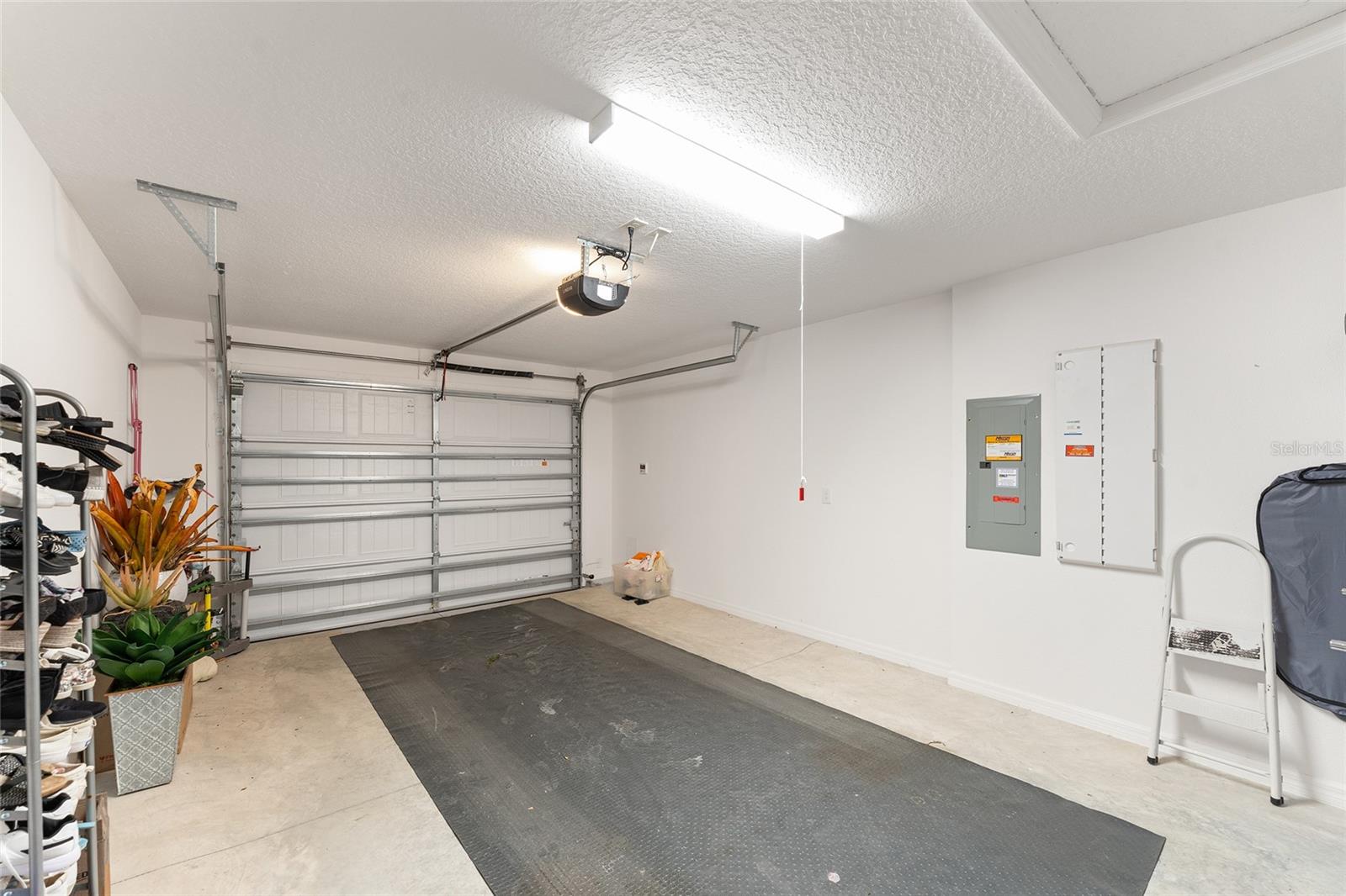 Image 24 of 28 For 7646 Cheryl Court