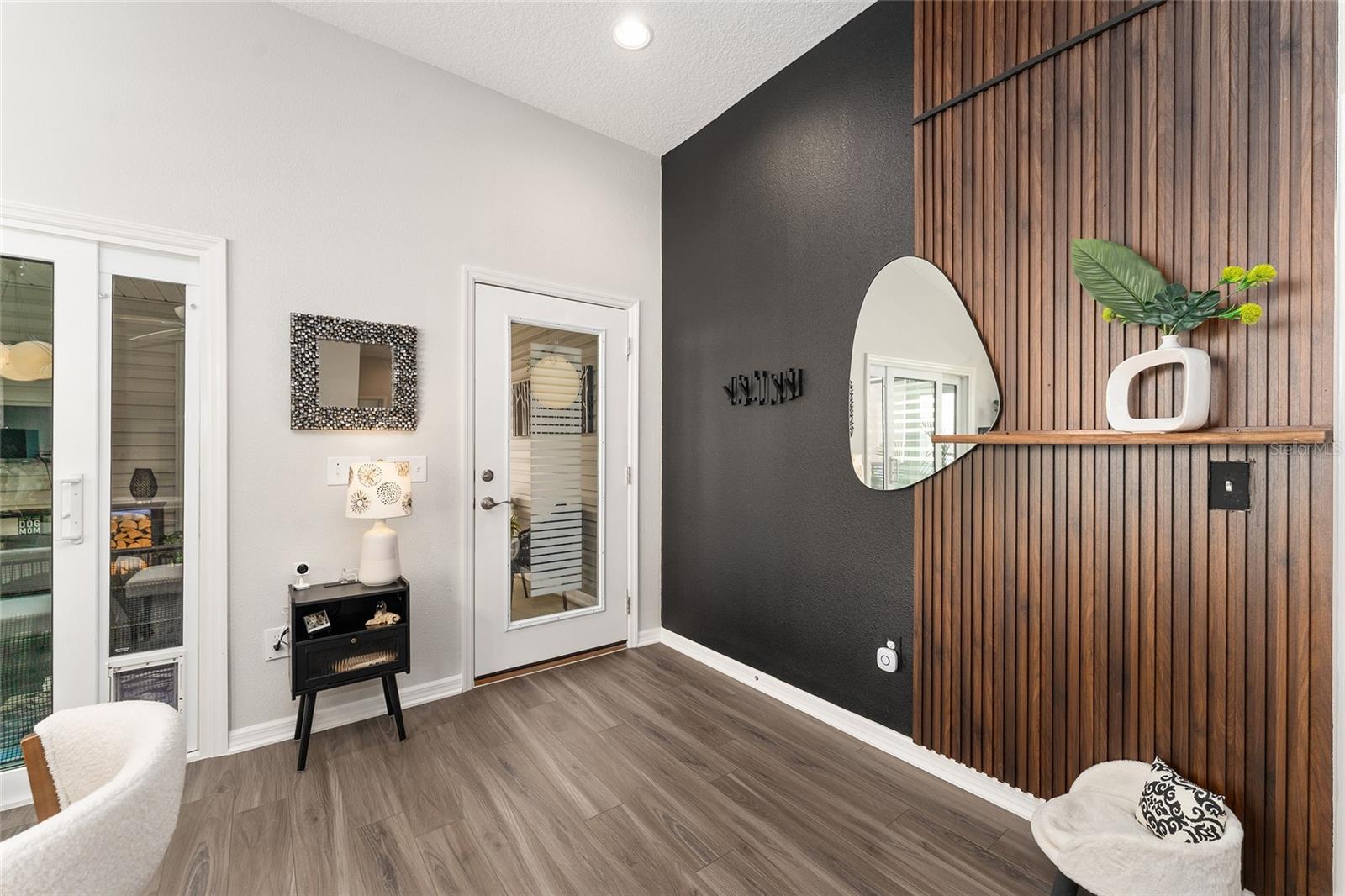 Image 4 of 28 For 7646 Cheryl Court