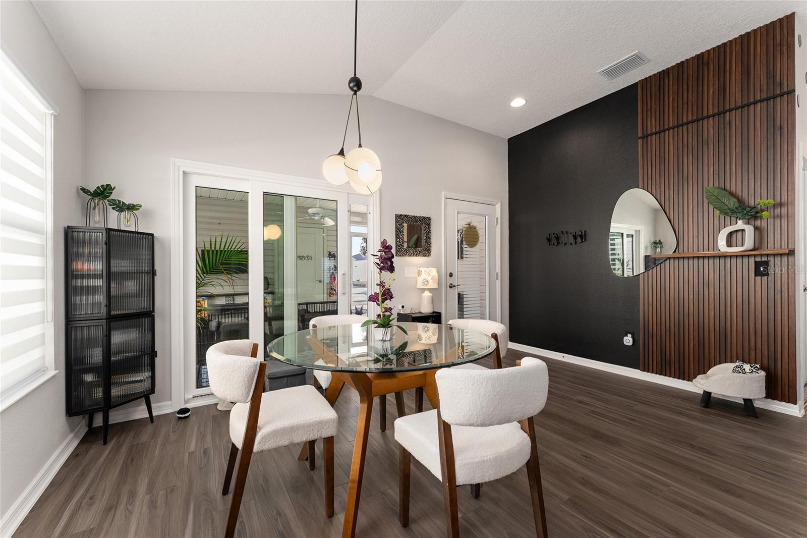 Image 6 of 28 For 7646 Cheryl Court