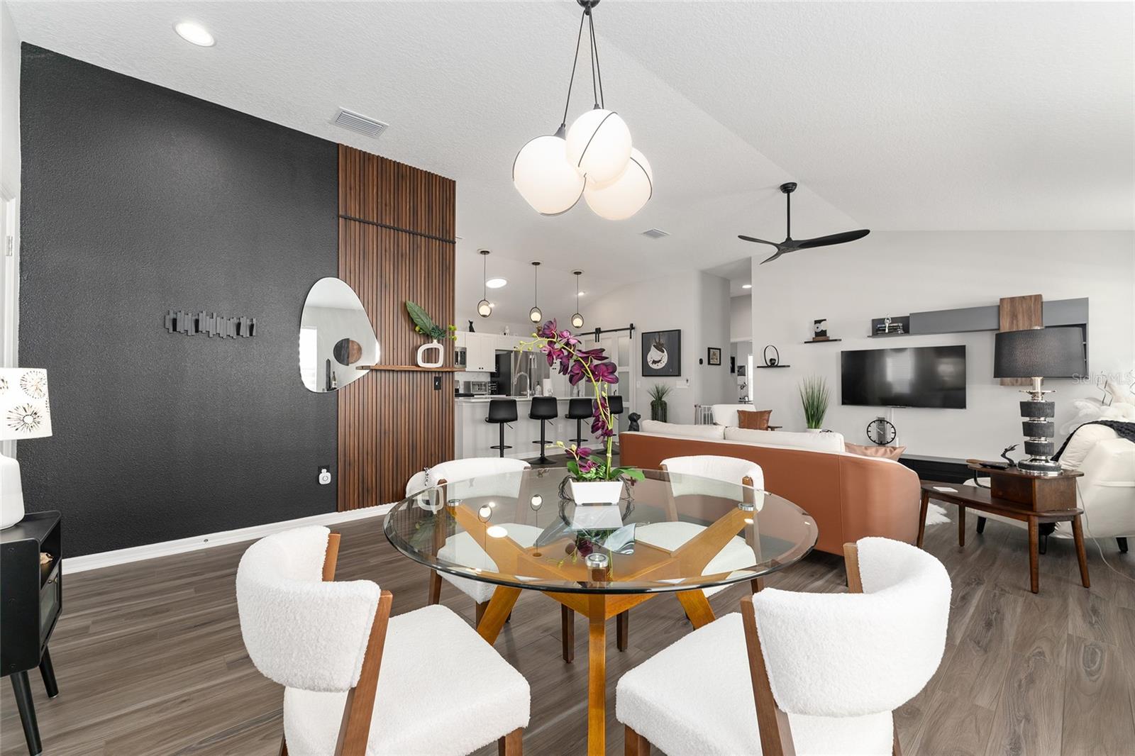 Image 7 of 28 For 7646 Cheryl Court