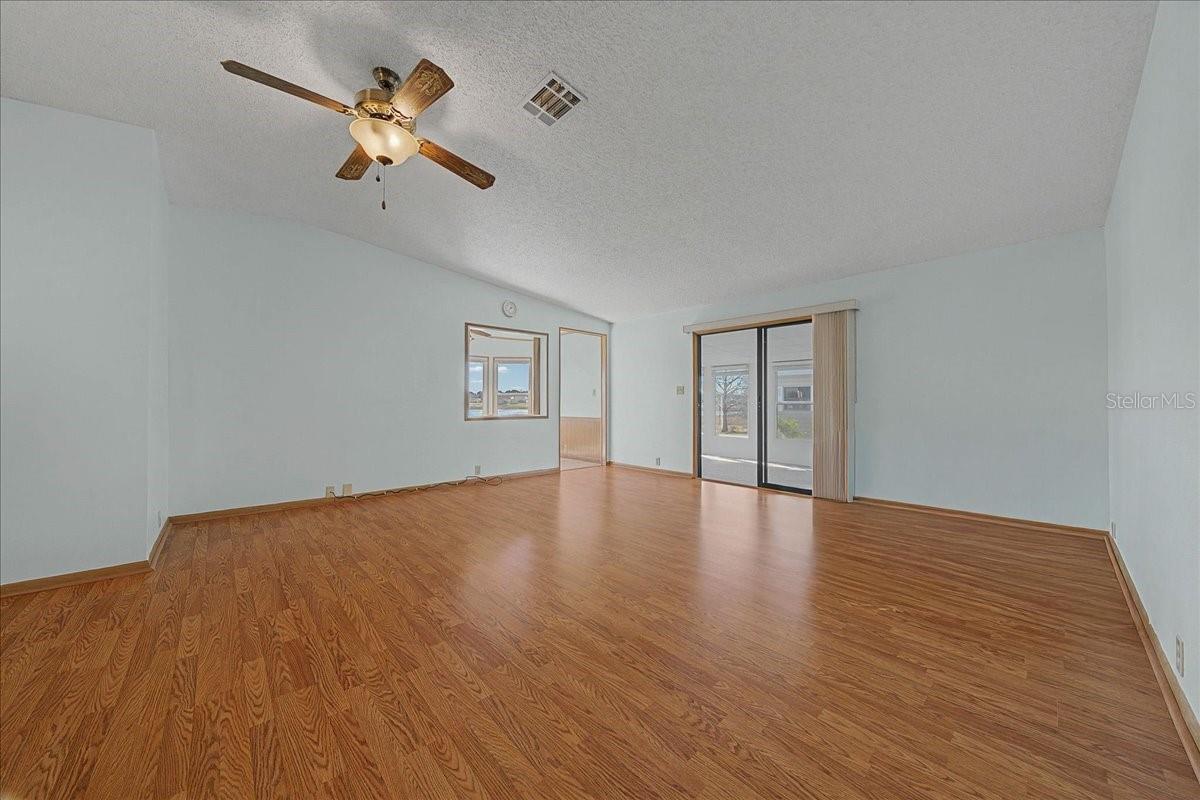 Image 31 of 59 For 25021 Bellevue