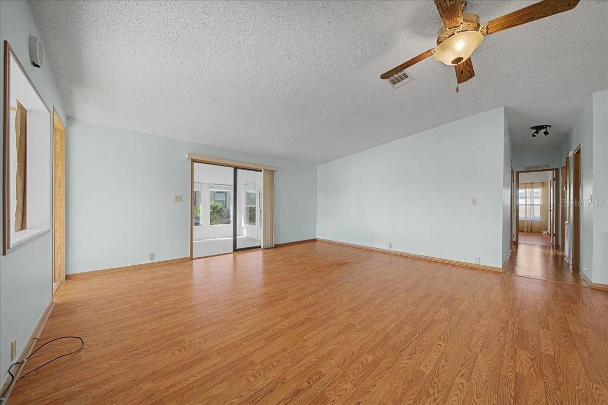 Image 33 of 59 For 25021 Bellevue