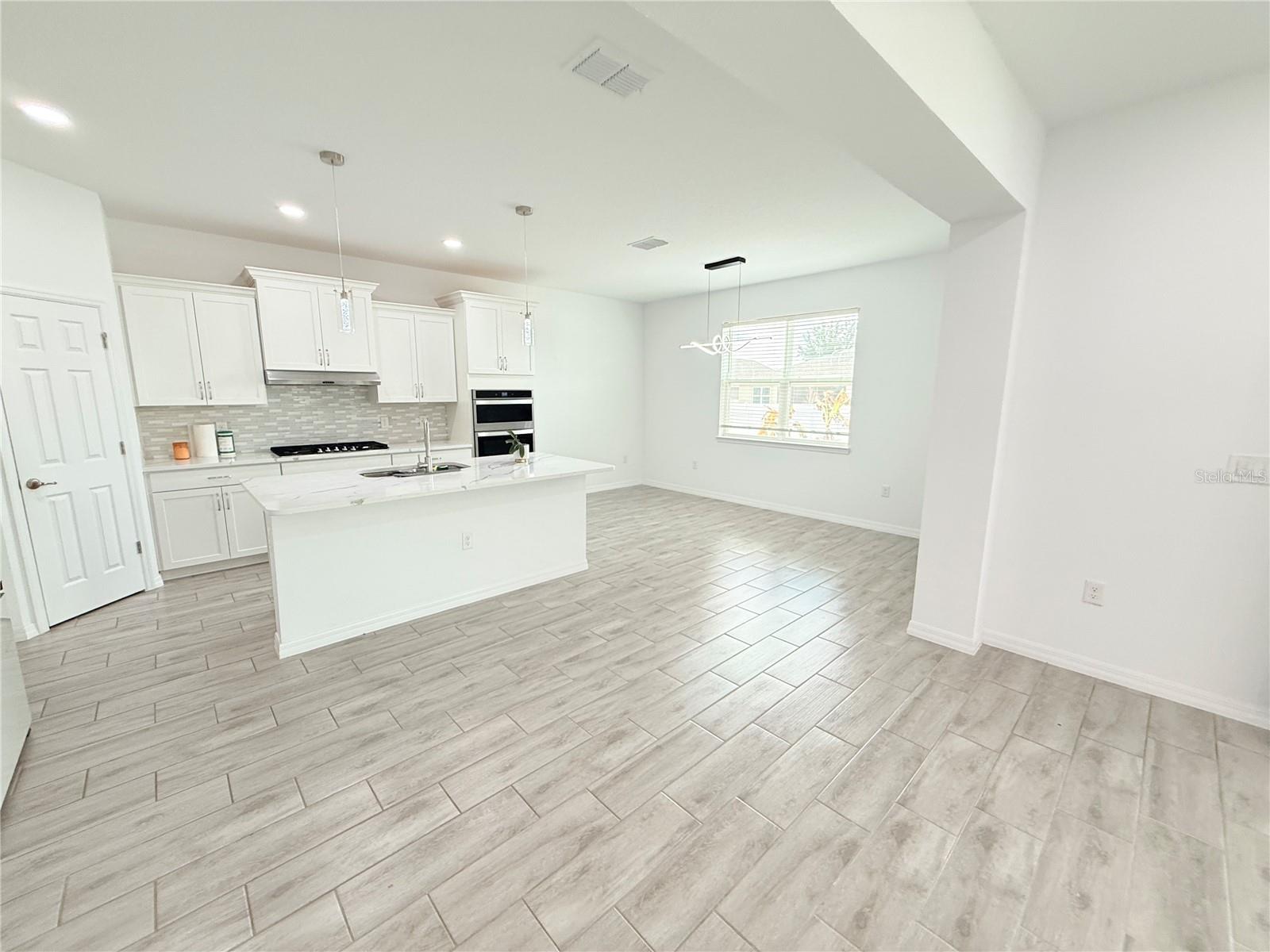 Image 13 of 49 For 6120 73rd Terrace