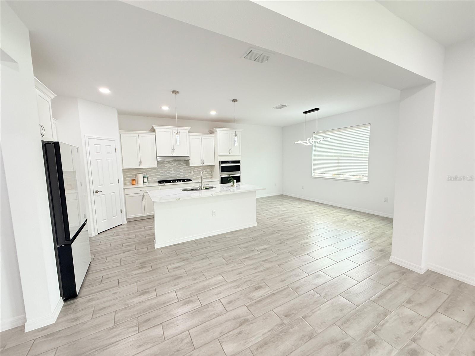 Image 14 of 49 For 6120 73rd Terrace