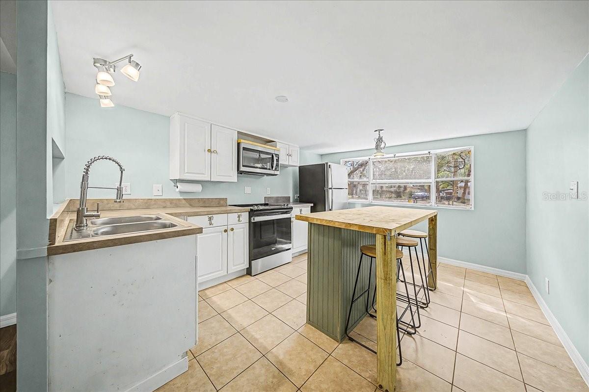 Image 3 of 43 For 16789 8th Place