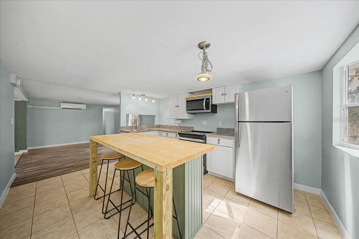 Image 4 of 43 For 16789 8th Place