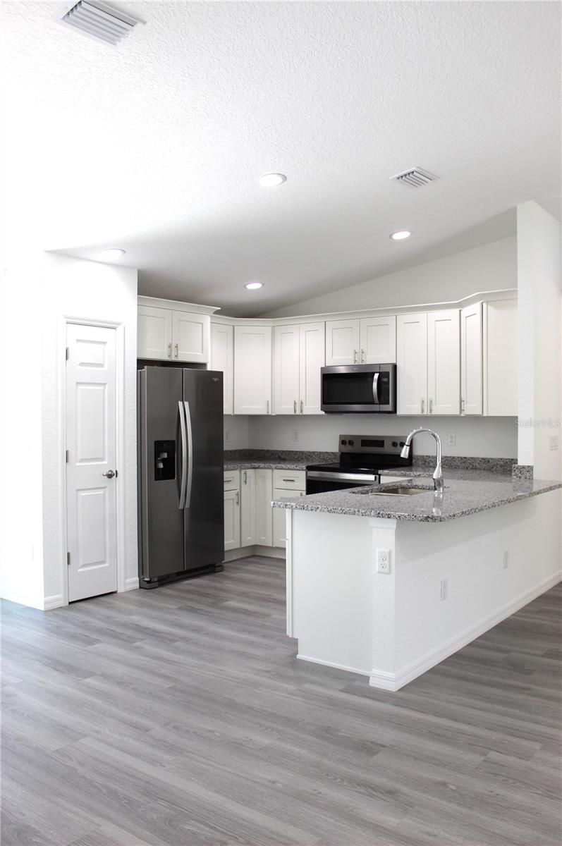 Image 20 of 38 For 15 Fisher Way Place