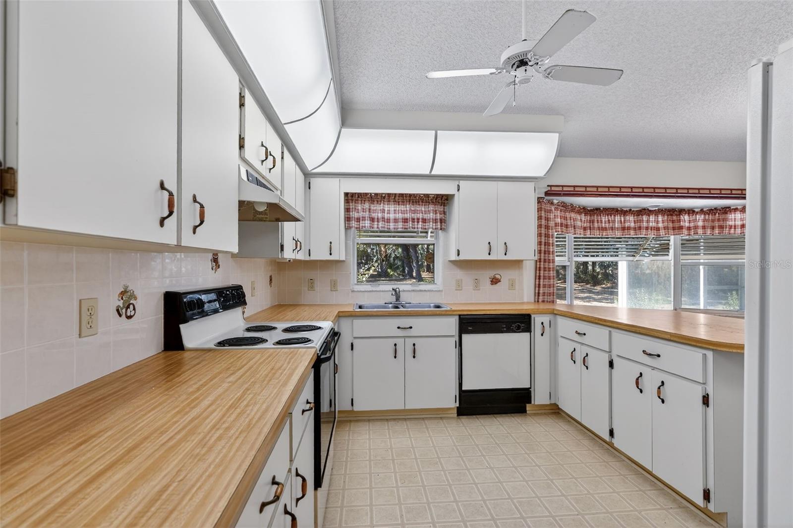 Image 11 of 47 For 774 Oak Crest Path