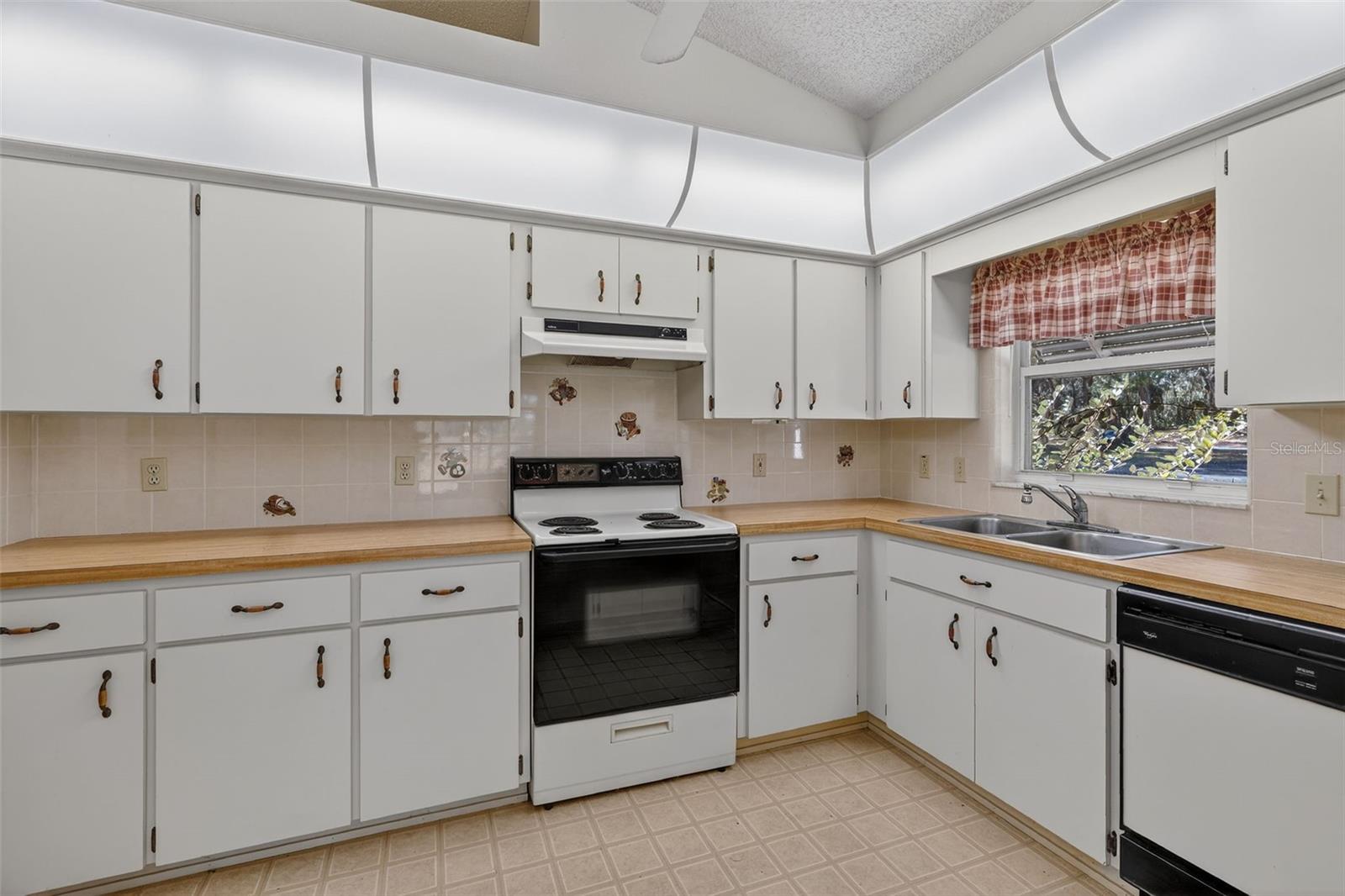 Image 12 of 47 For 774 Oak Crest Path