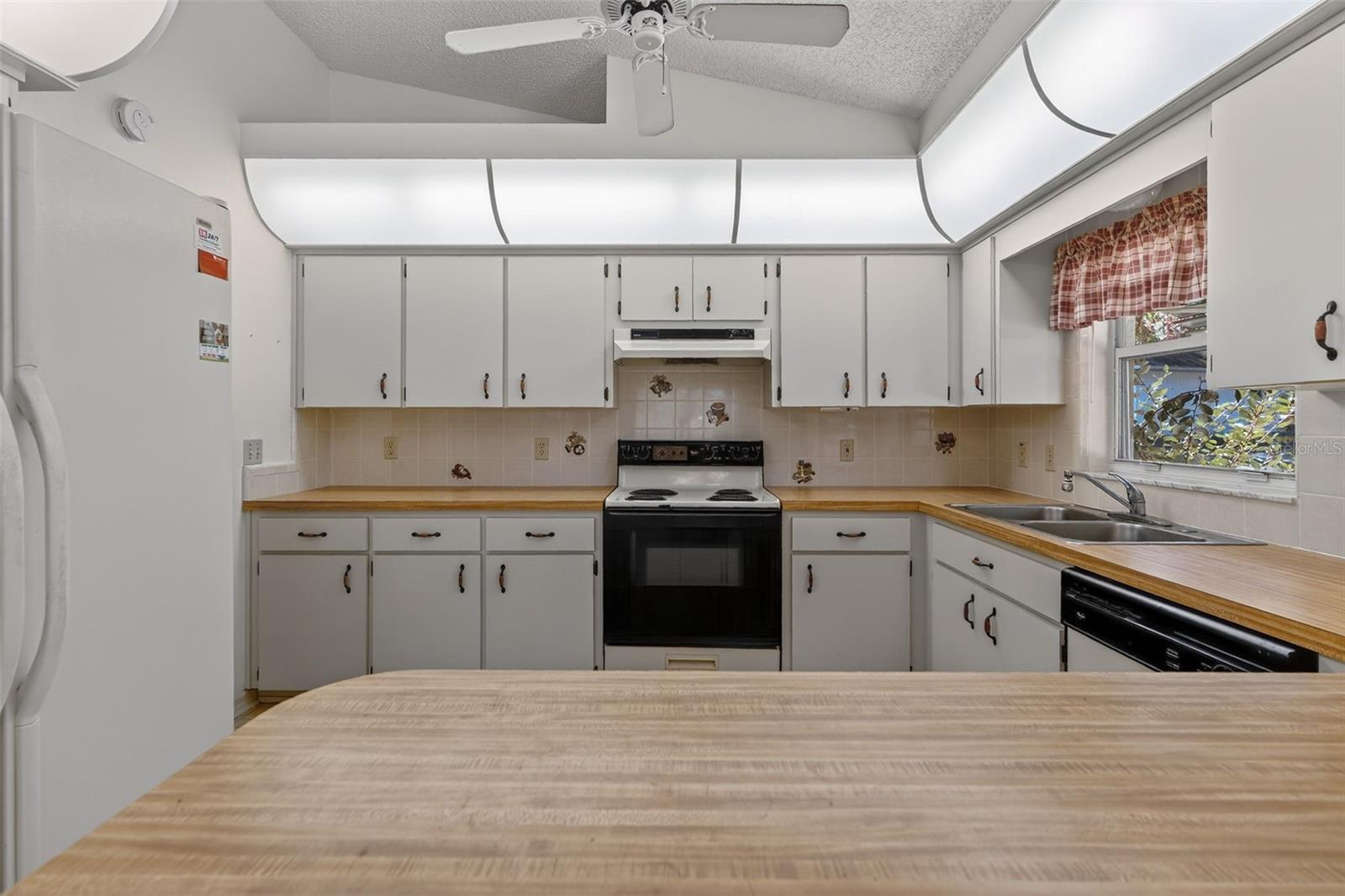 Image 14 of 47 For 774 Oak Crest Path