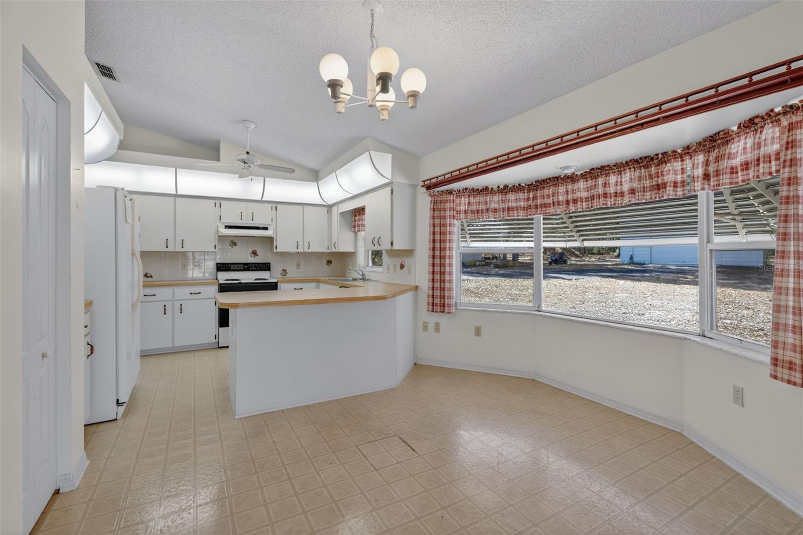 Image 15 of 47 For 774 Oak Crest Path