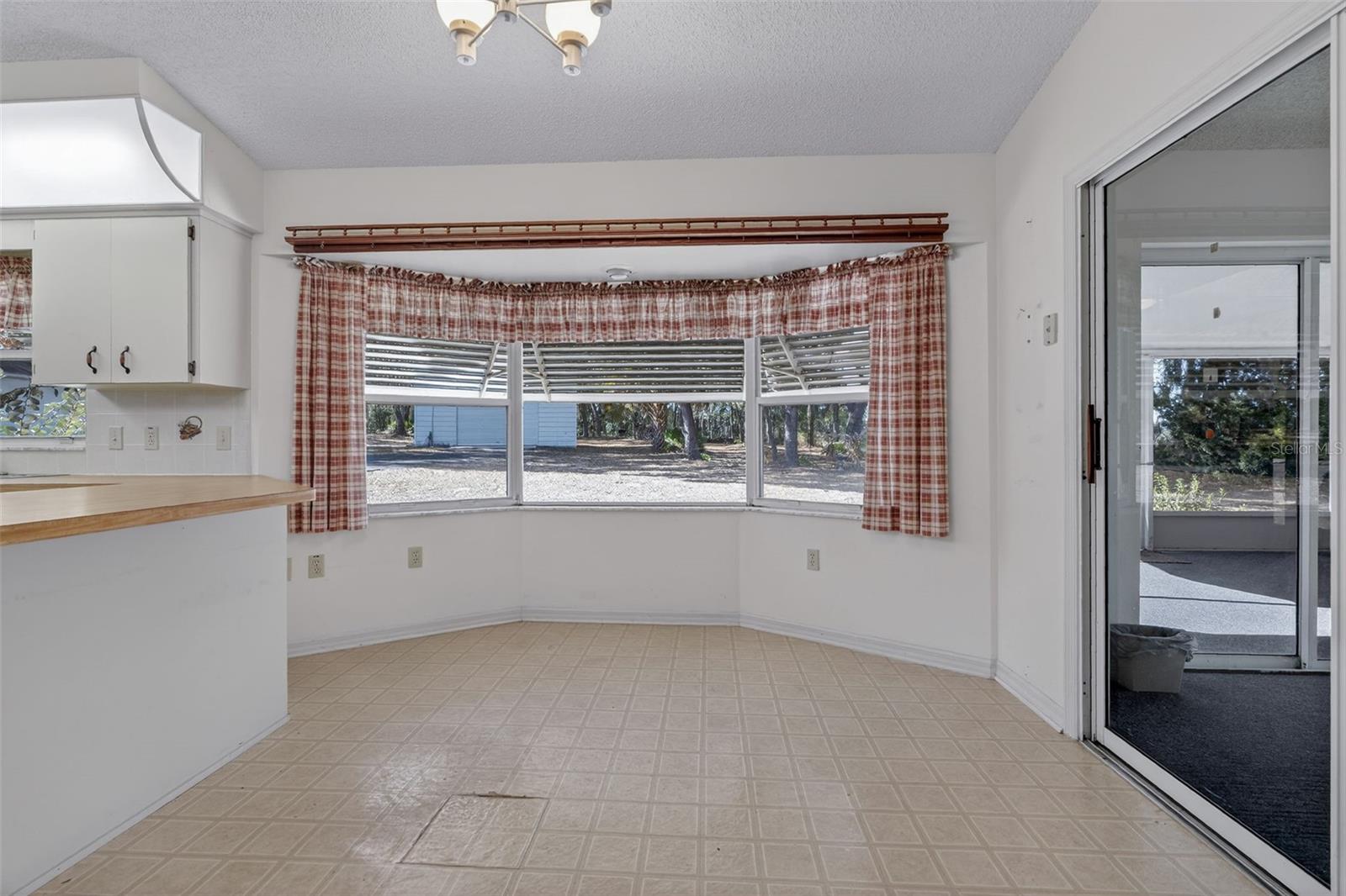 Image 16 of 47 For 774 Oak Crest Path