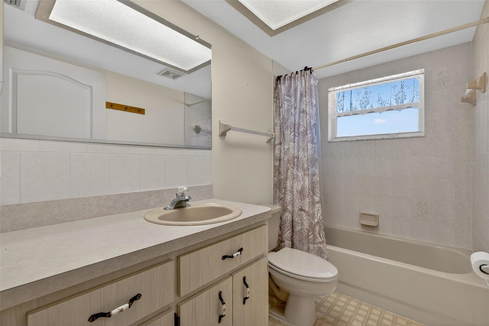 Image 24 of 47 For 774 Oak Crest Path