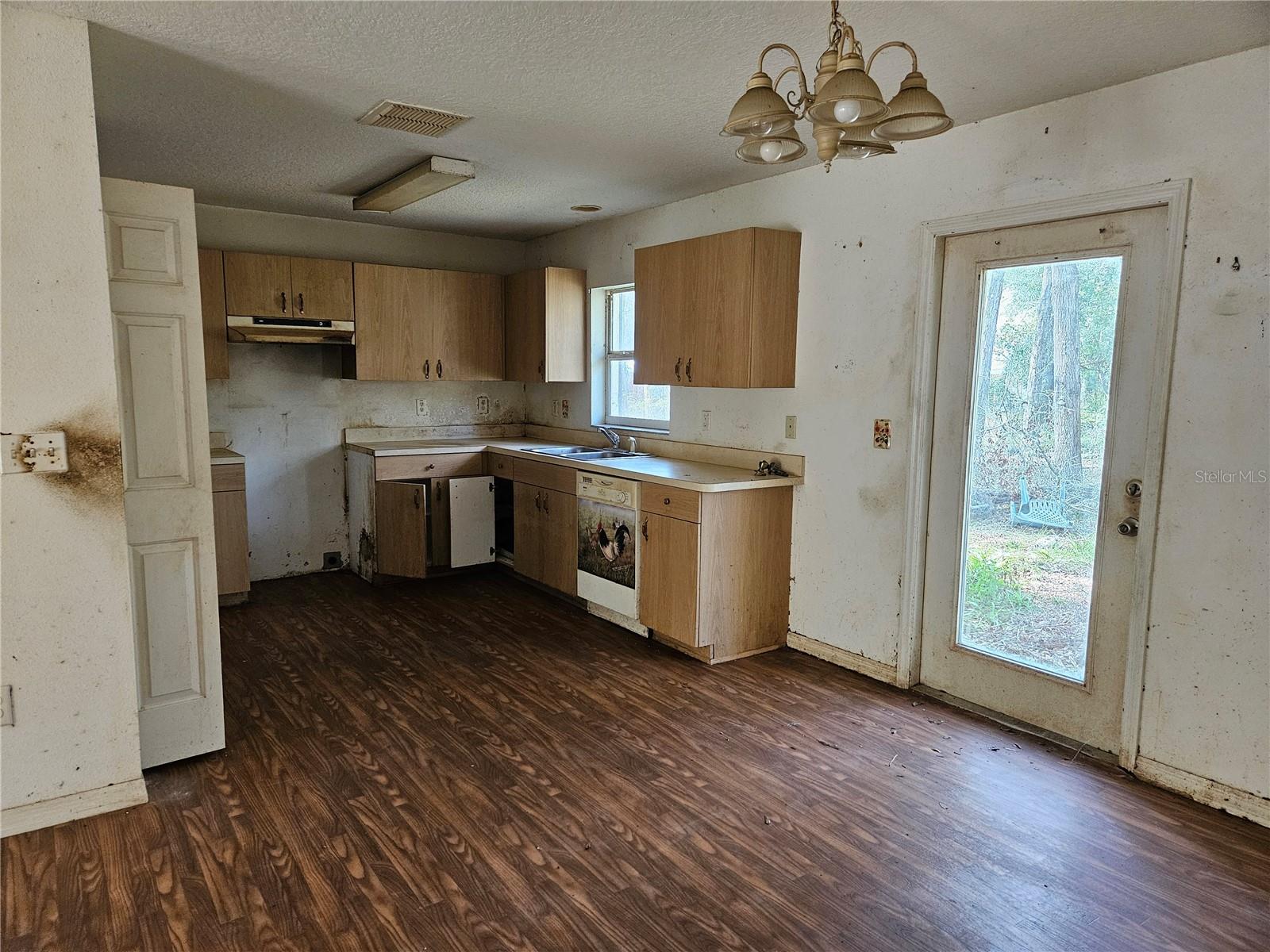 Image 3 of 14 For 5870 158th Court