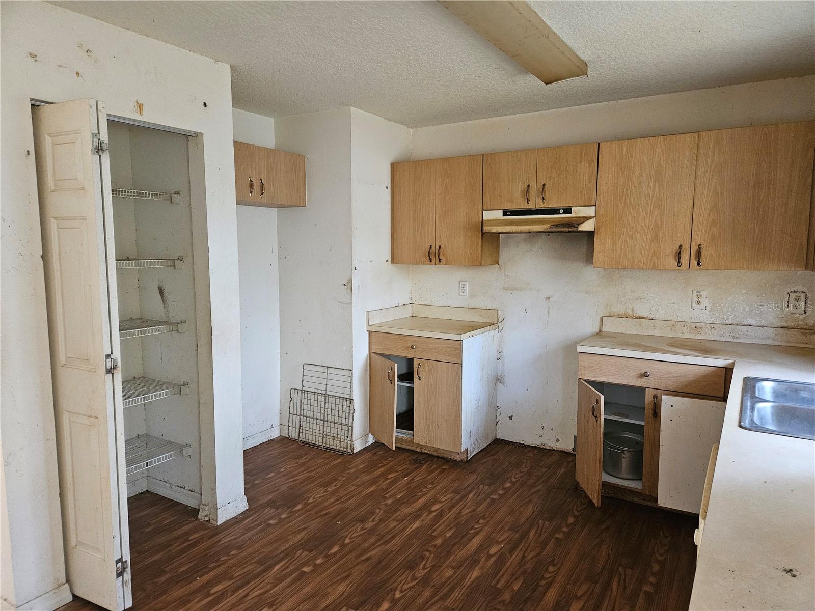 Image 4 of 14 For 5870 158th Court