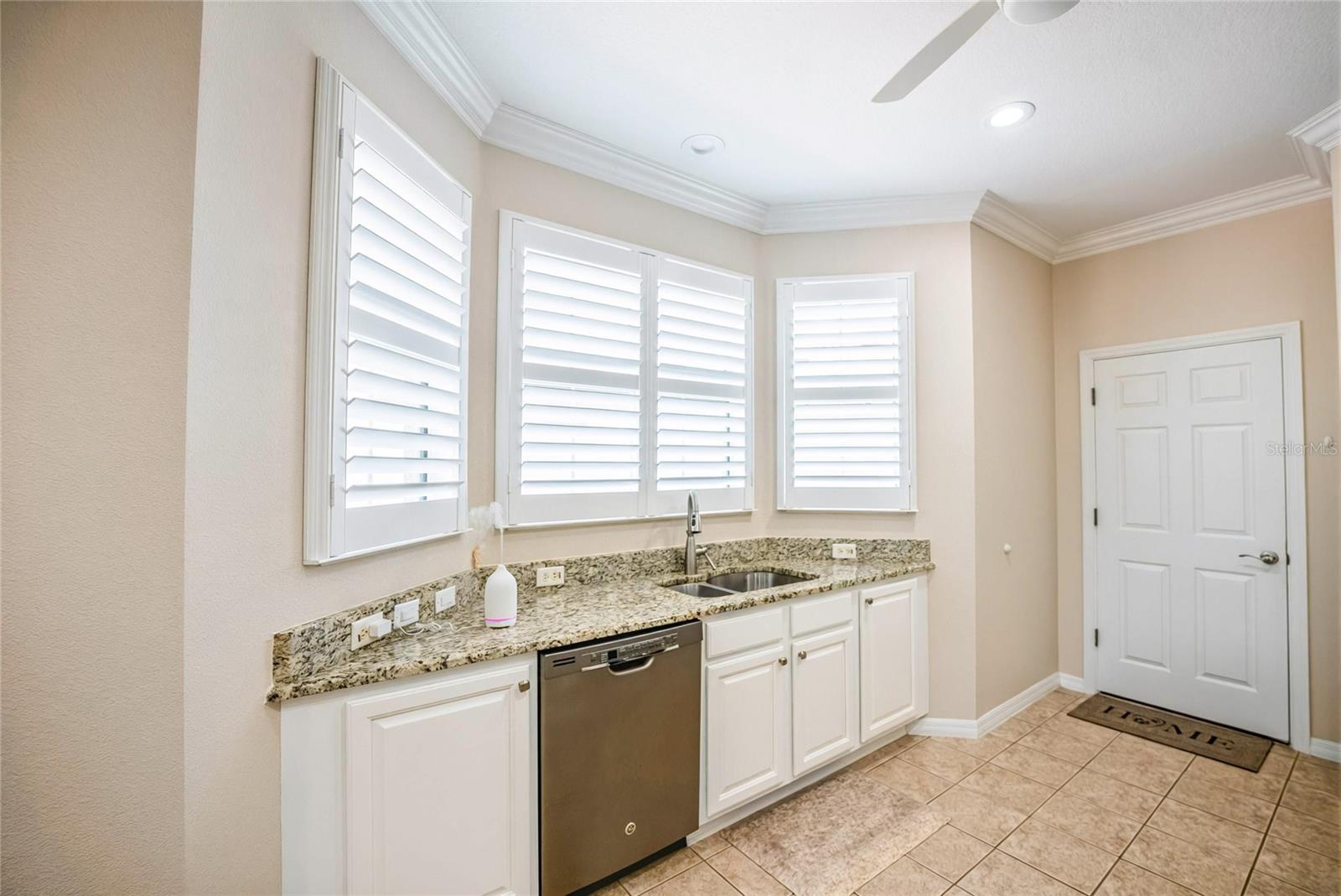 Image 21 of 45 For 8345 82nd Loop