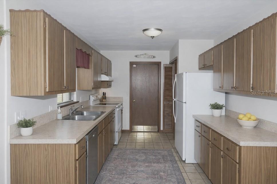 Image 7 of 21 For 3331 30th Terrace