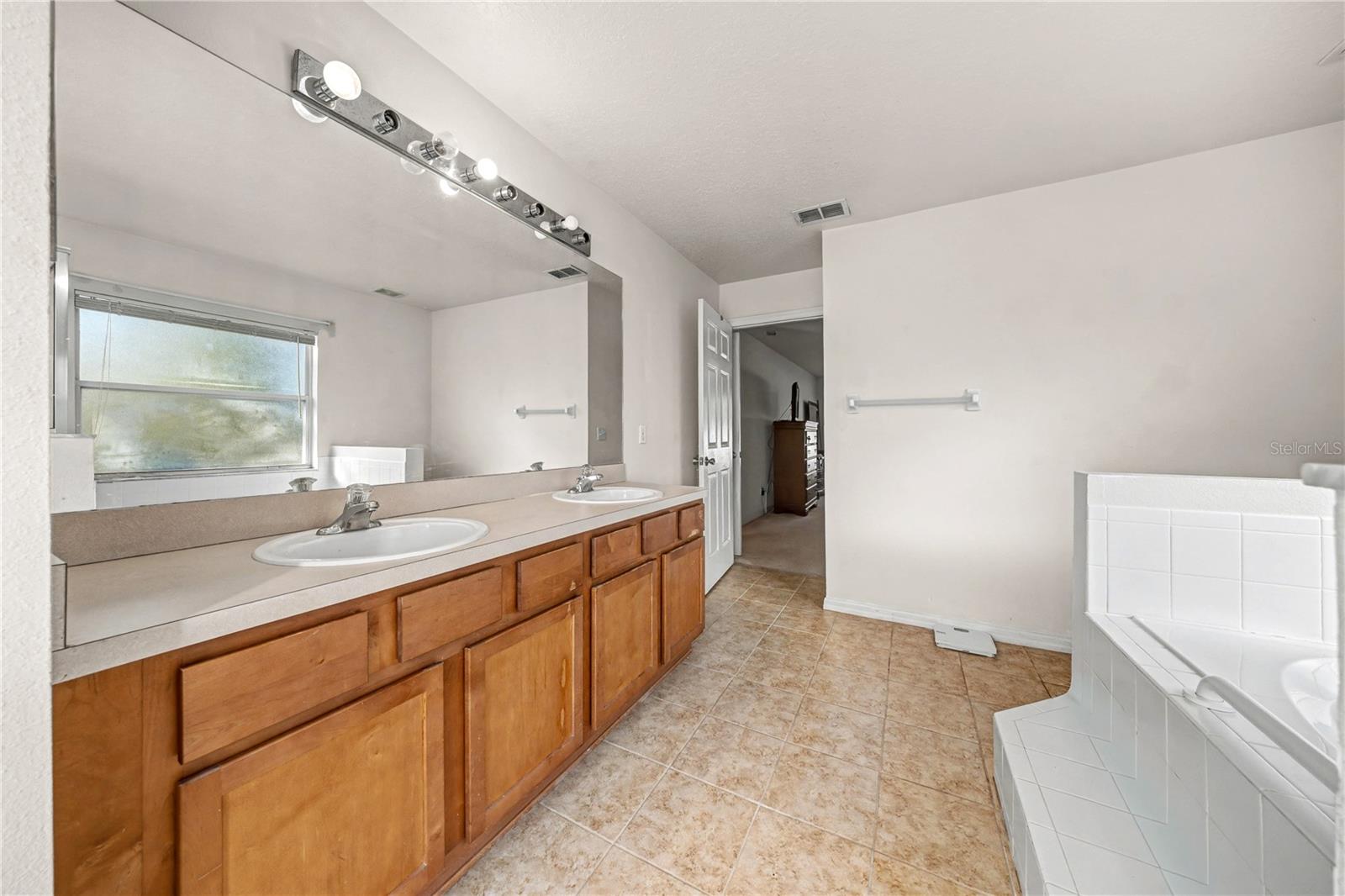 Image 30 of 50 For 27 Vinca Street