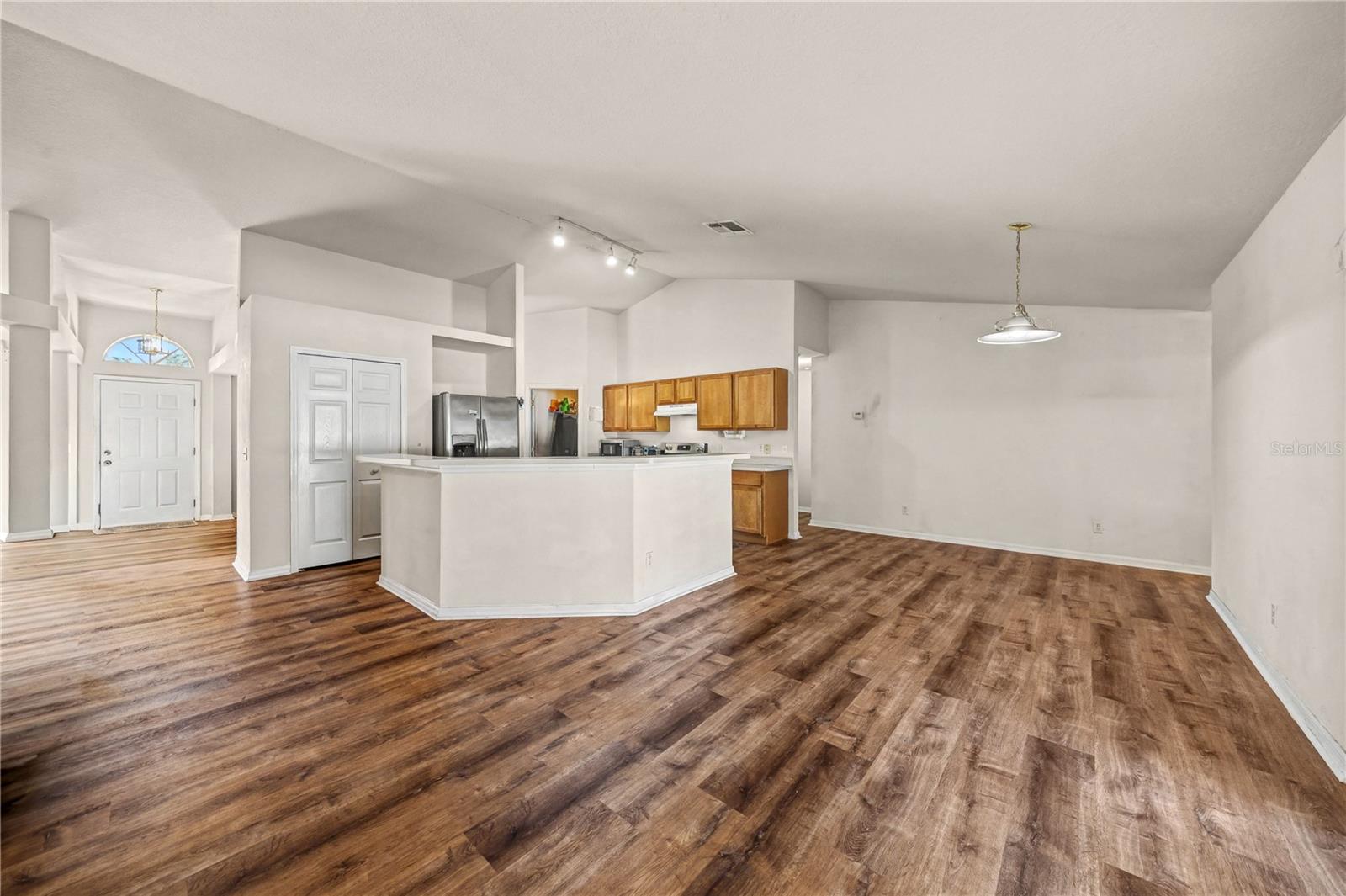 Image 32 of 50 For 27 Vinca Street