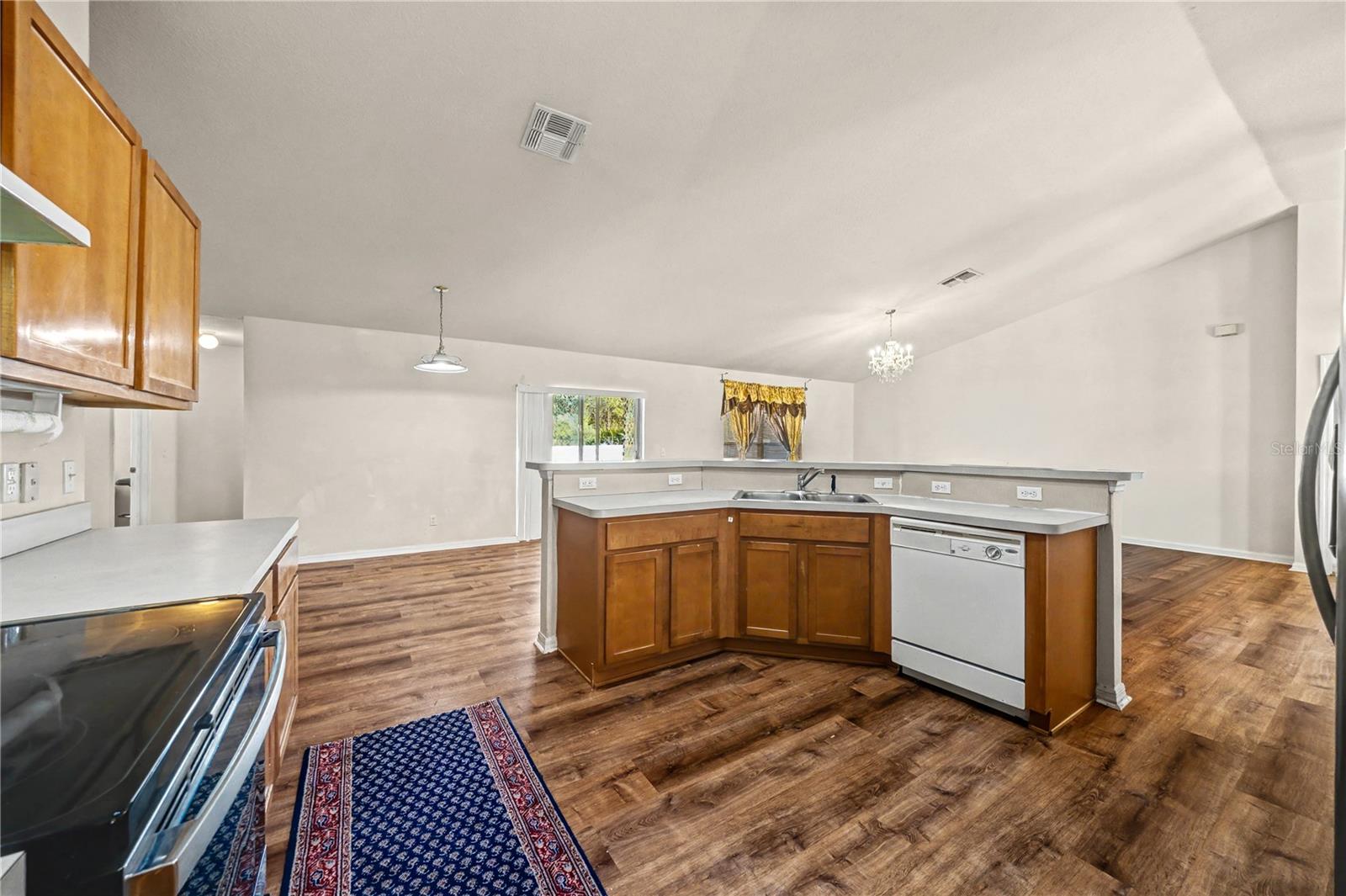 Image 34 of 50 For 27 Vinca Street