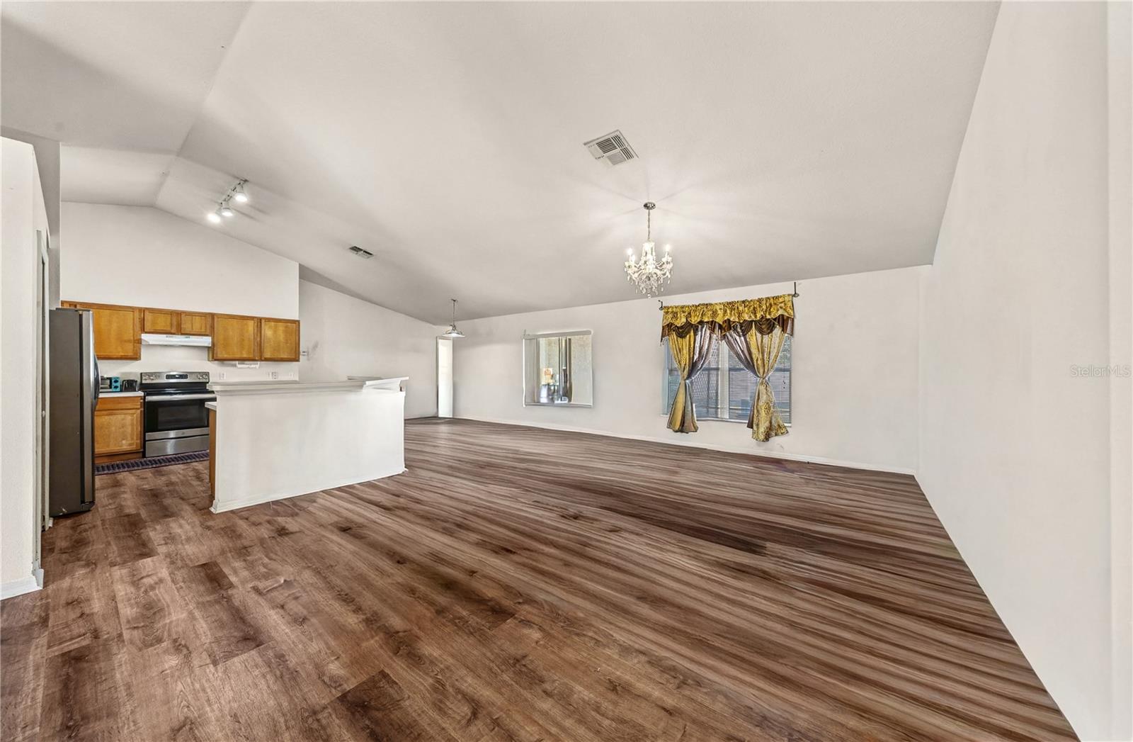 Image 38 of 50 For 27 Vinca Street