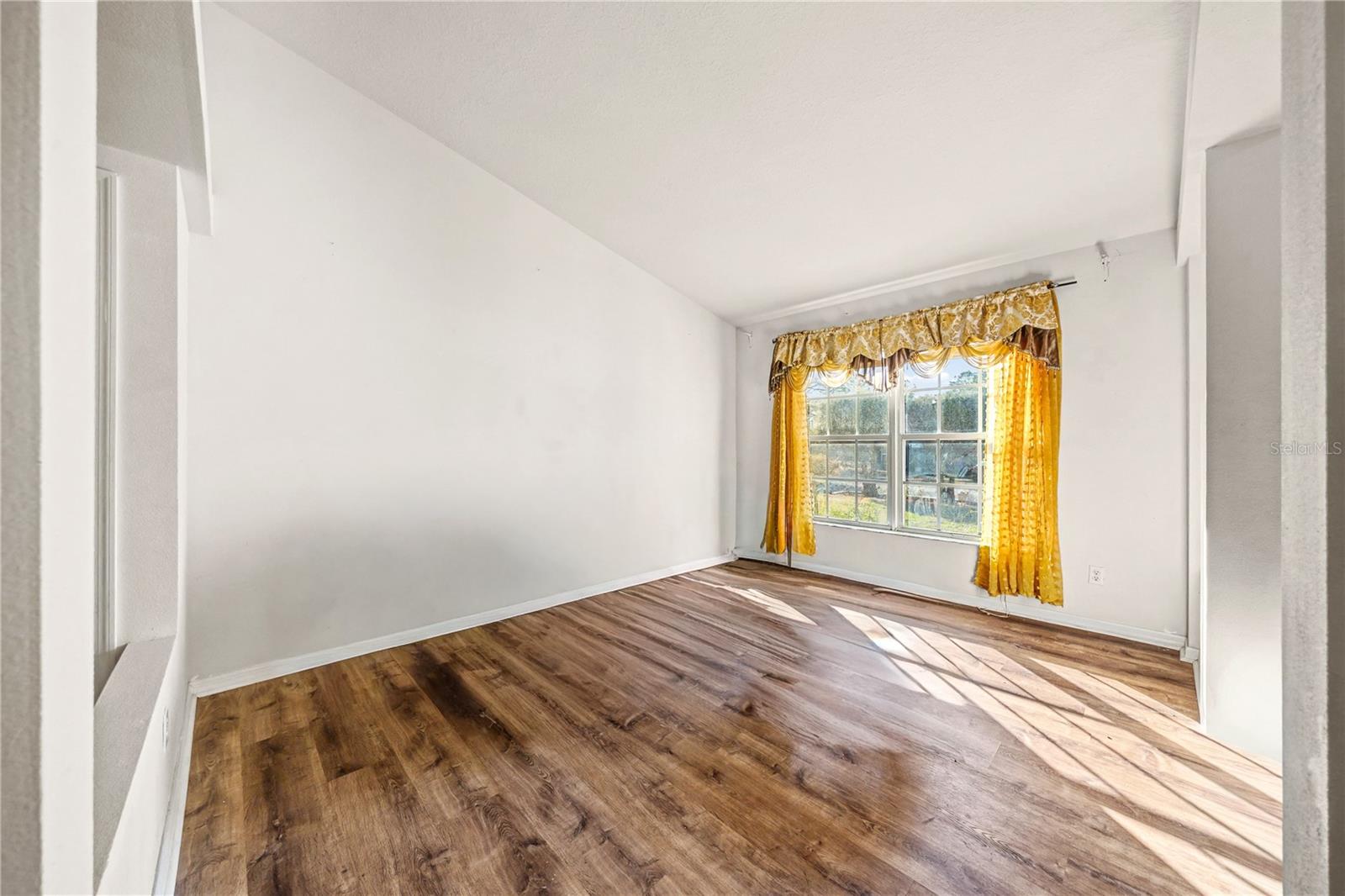 Image 42 of 50 For 27 Vinca Street