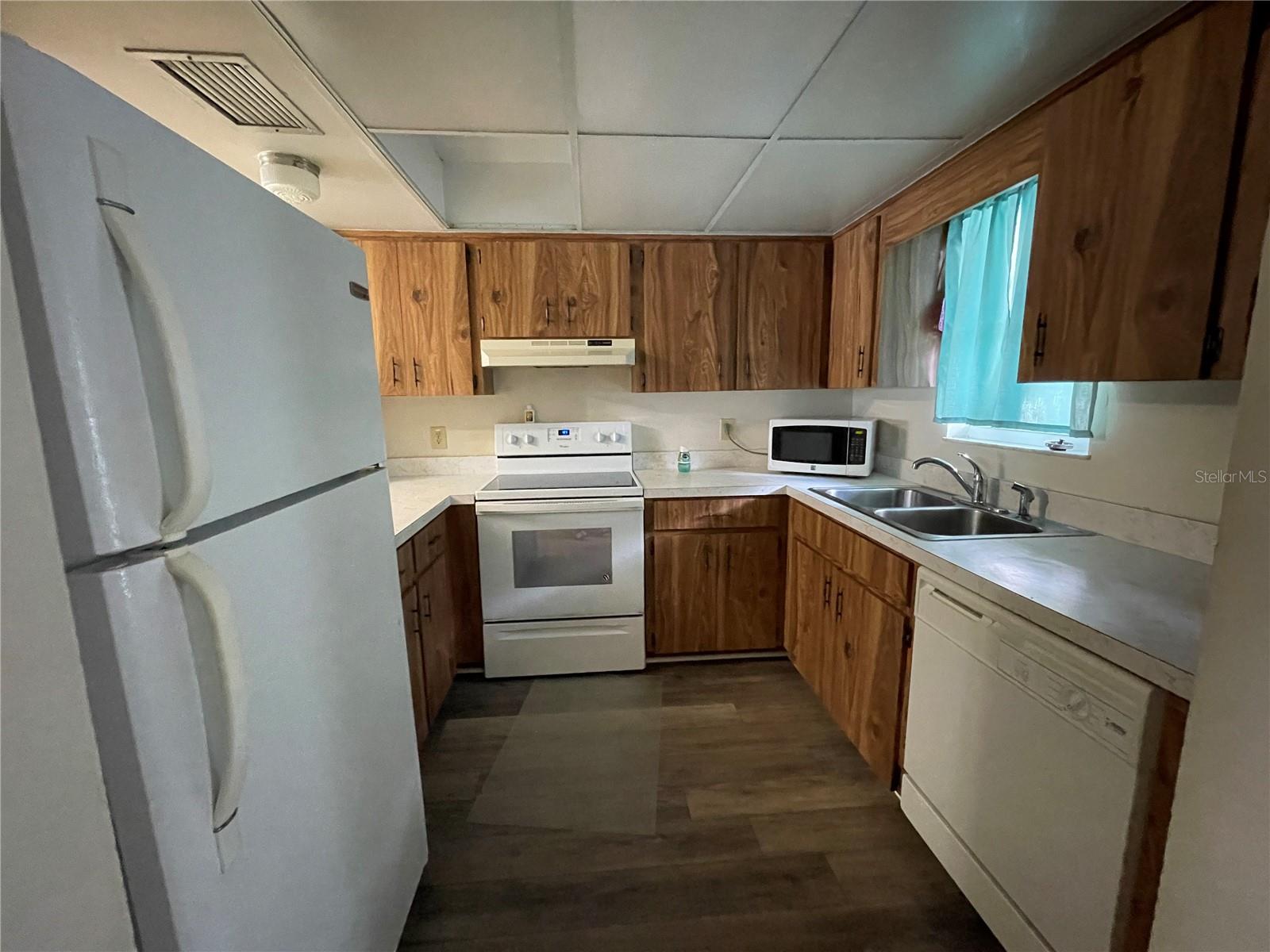 Image 5 of 14 For 6825 Downing Street 433