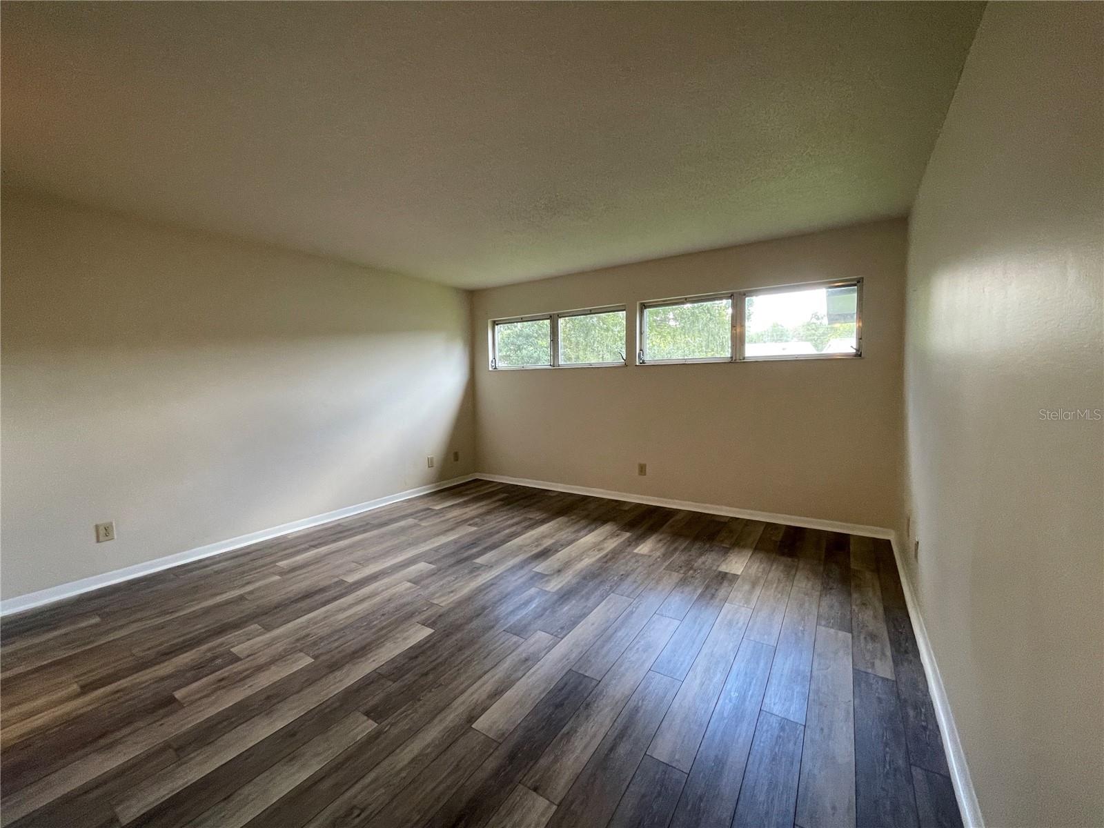 Image 9 of 14 For 6825 Downing Street 433