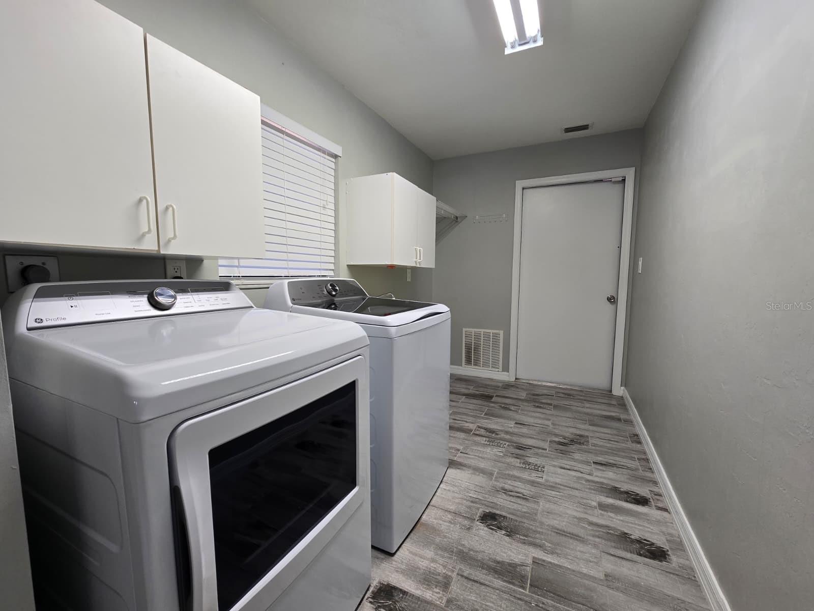 Image 11 of 16 For 2606 22nd Avenue