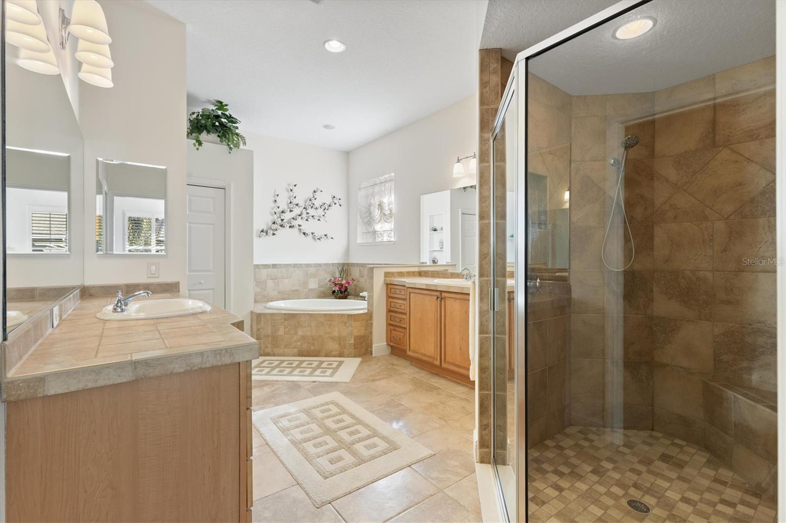 Image 26 of 50 For 1116 Russell Loop