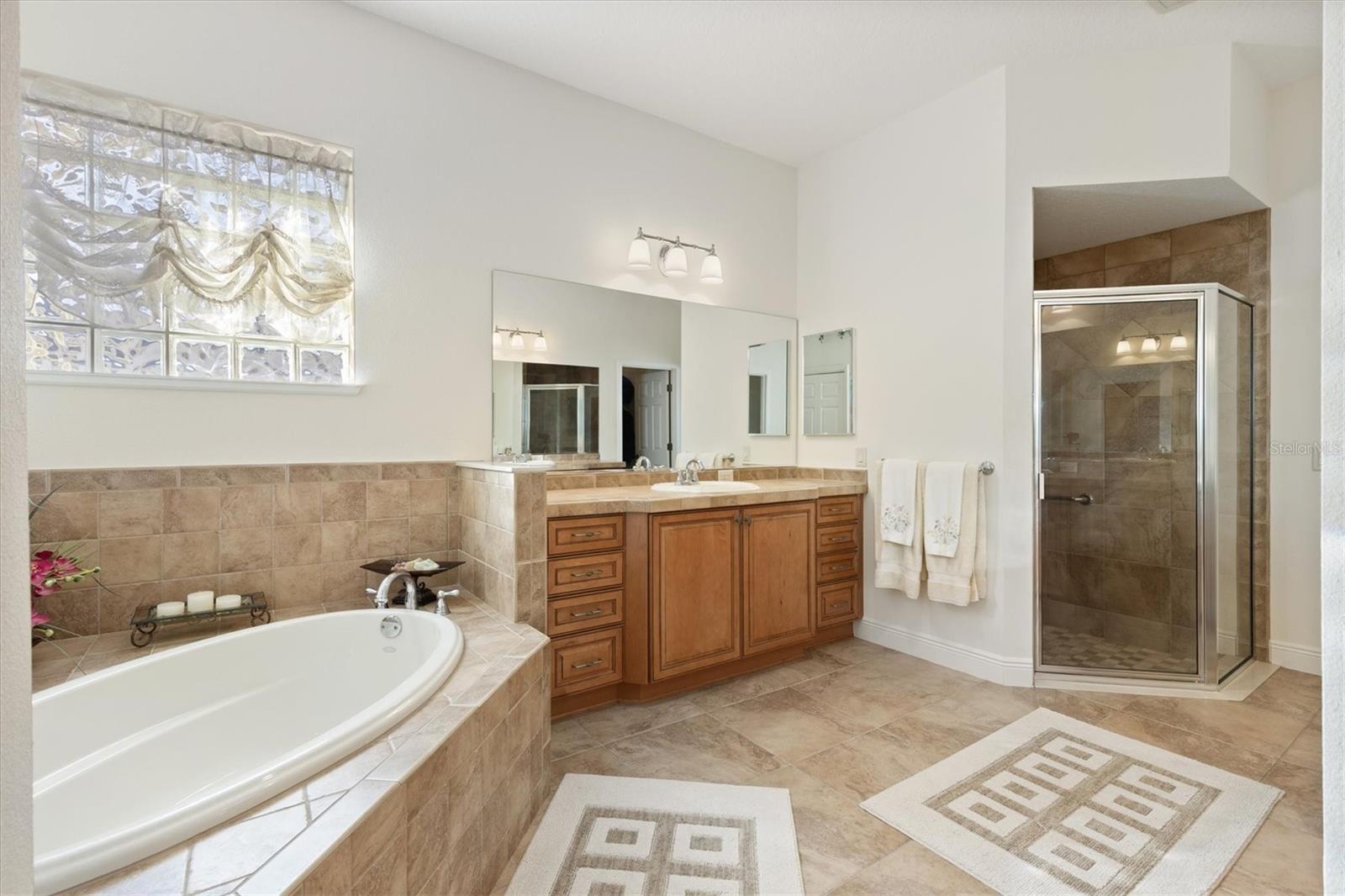 Image 27 of 50 For 1116 Russell Loop