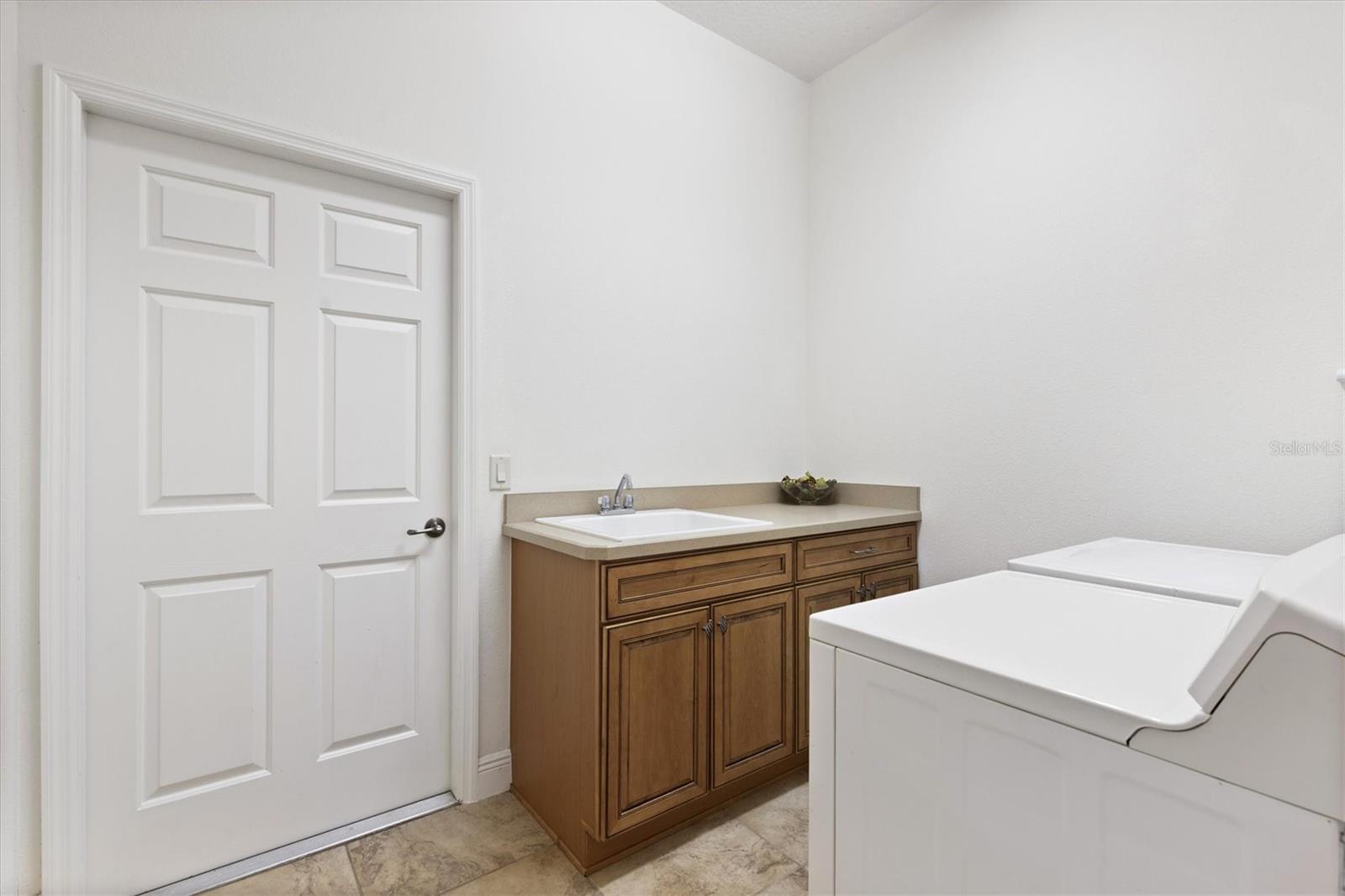 Image 35 of 50 For 1116 Russell Loop