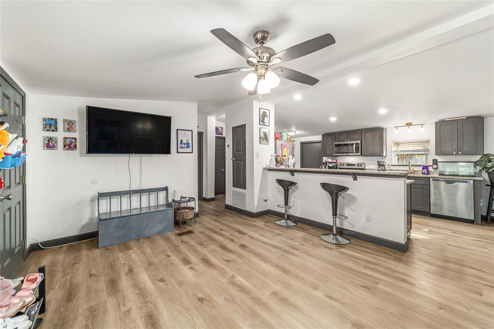 Image 3 of 20 For 3901 56th Avenue