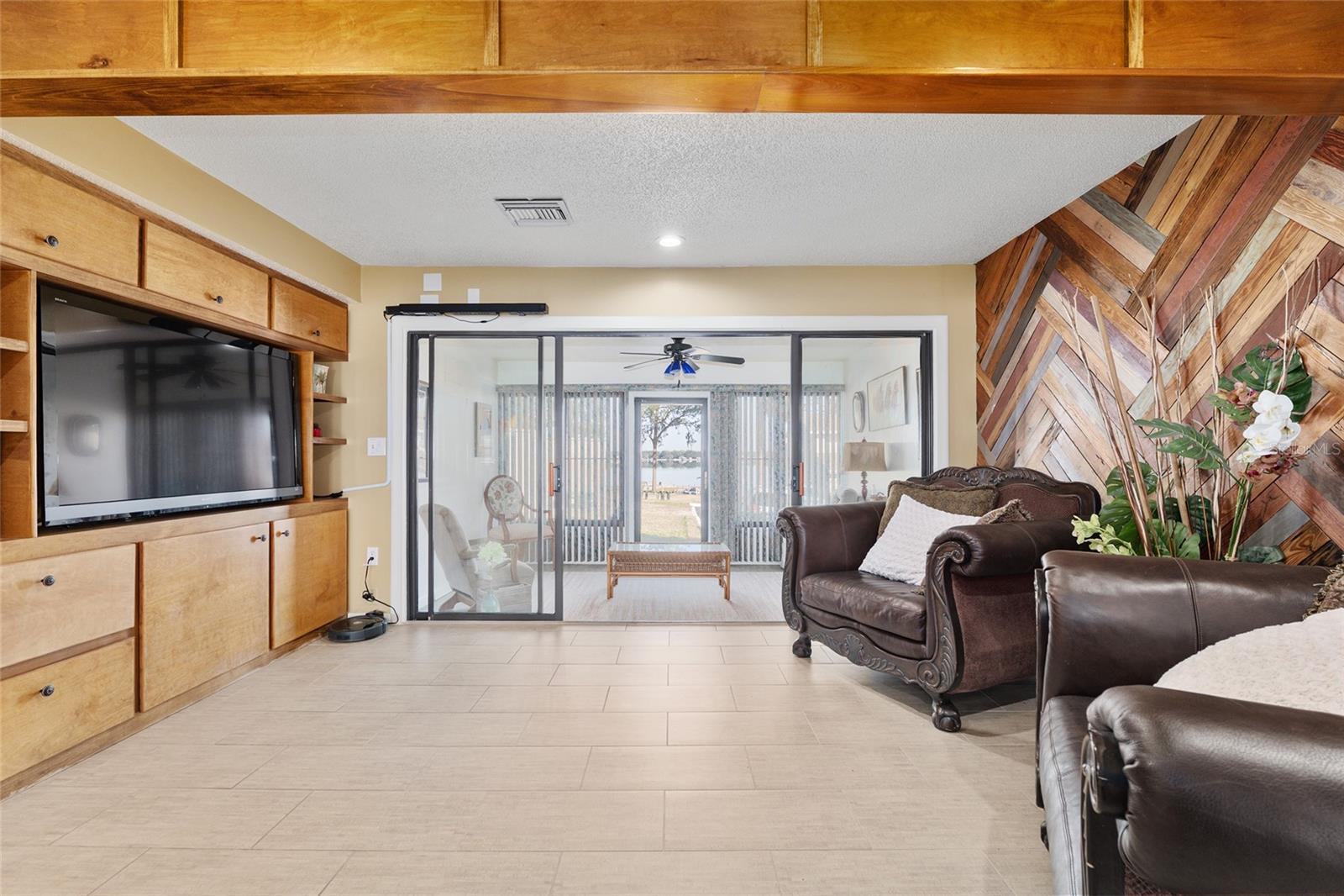 Image 11 of 41 For 11001 Sunset Harbor Road D18