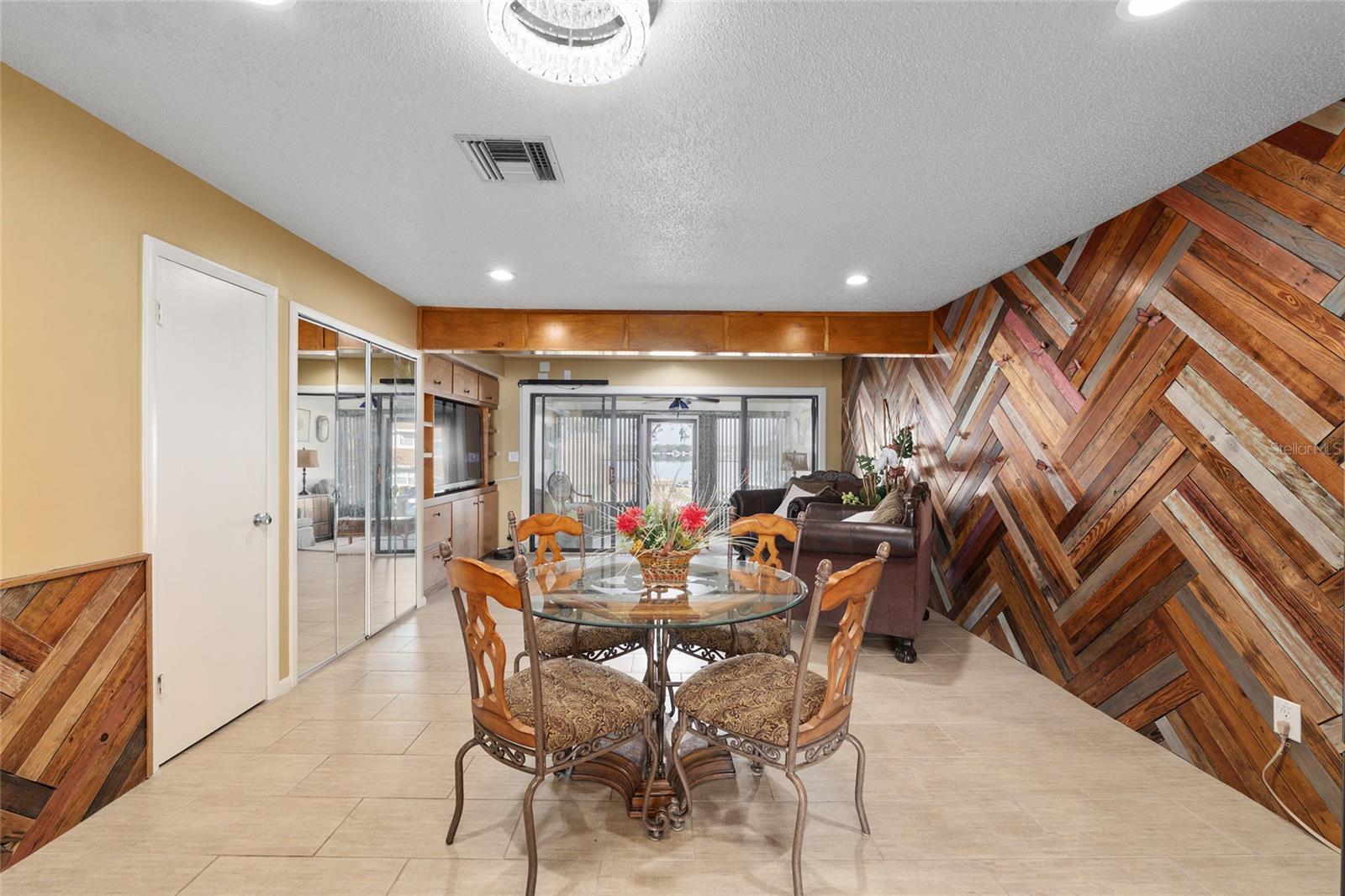 Image 13 of 41 For 11001 Sunset Harbor Road D18