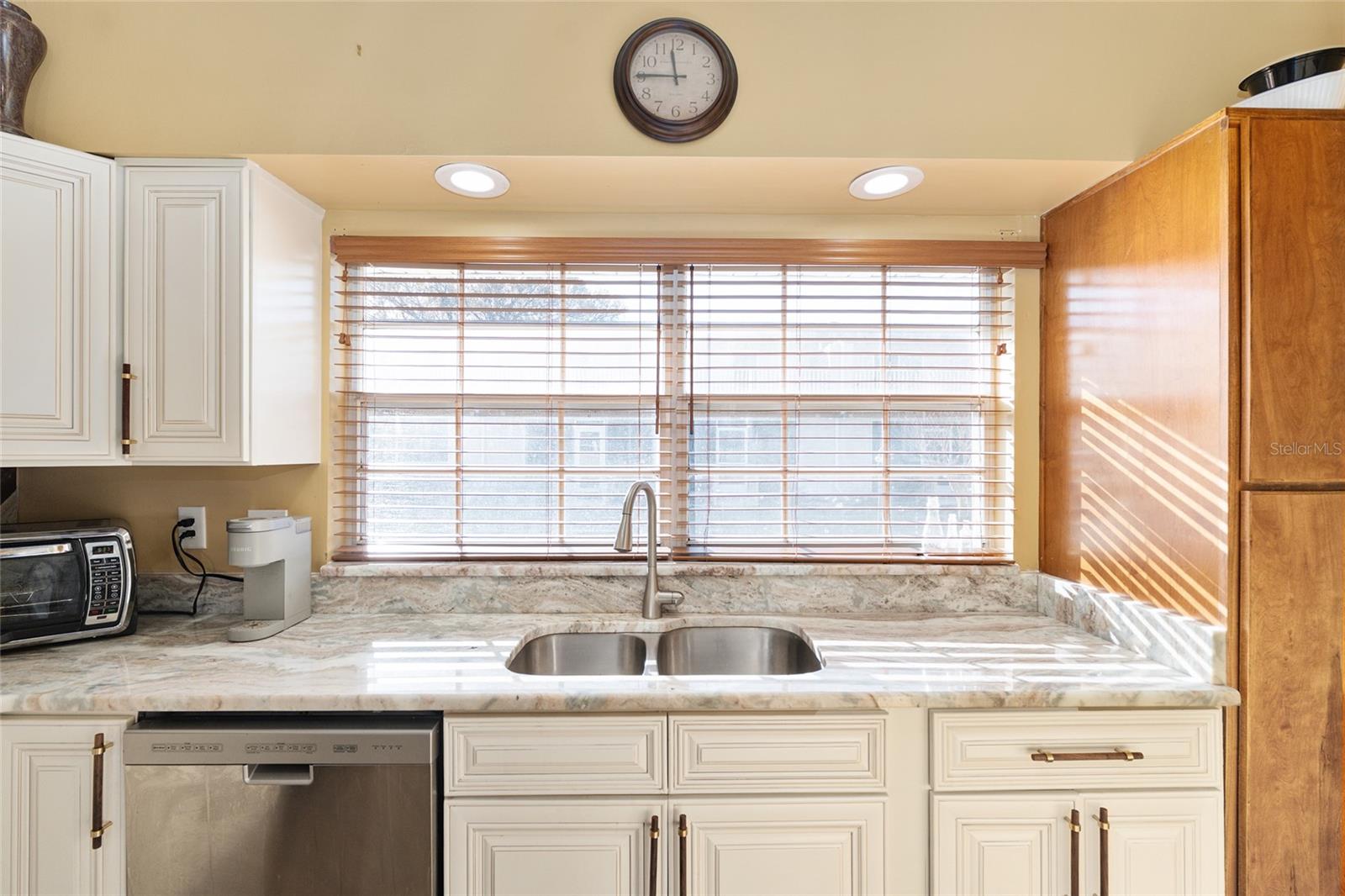 Image 16 of 41 For 11001 Sunset Harbor Road D18