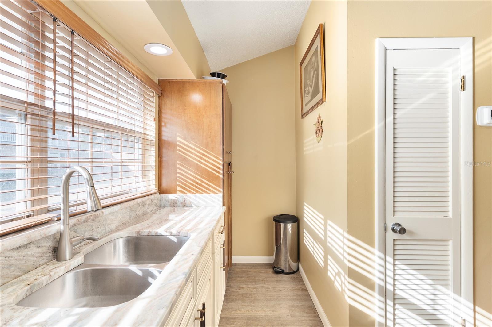 Image 17 of 41 For 11001 Sunset Harbor Road D18