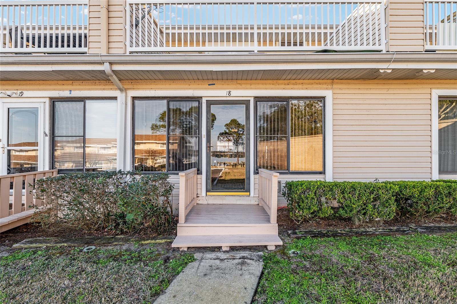 Image 4 of 41 For 11001 Sunset Harbor Road D18