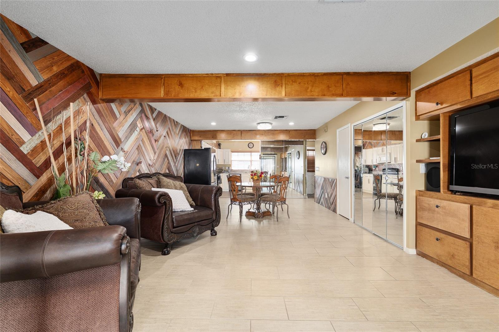 Image 8 of 41 For 11001 Sunset Harbor Road D18