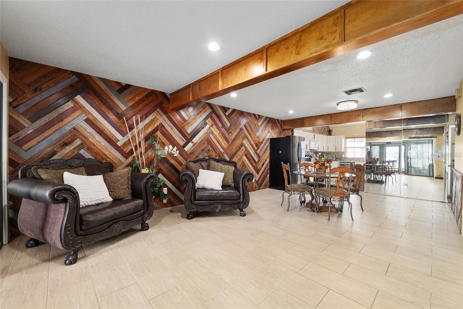 Image 9 of 41 For 11001 Sunset Harbor Road D18