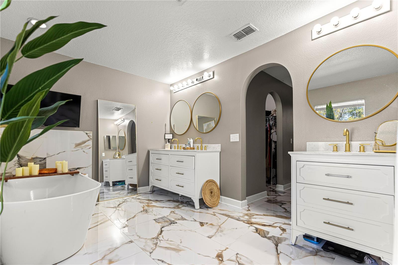 Image 27 of 52 For 4535 32nd Place