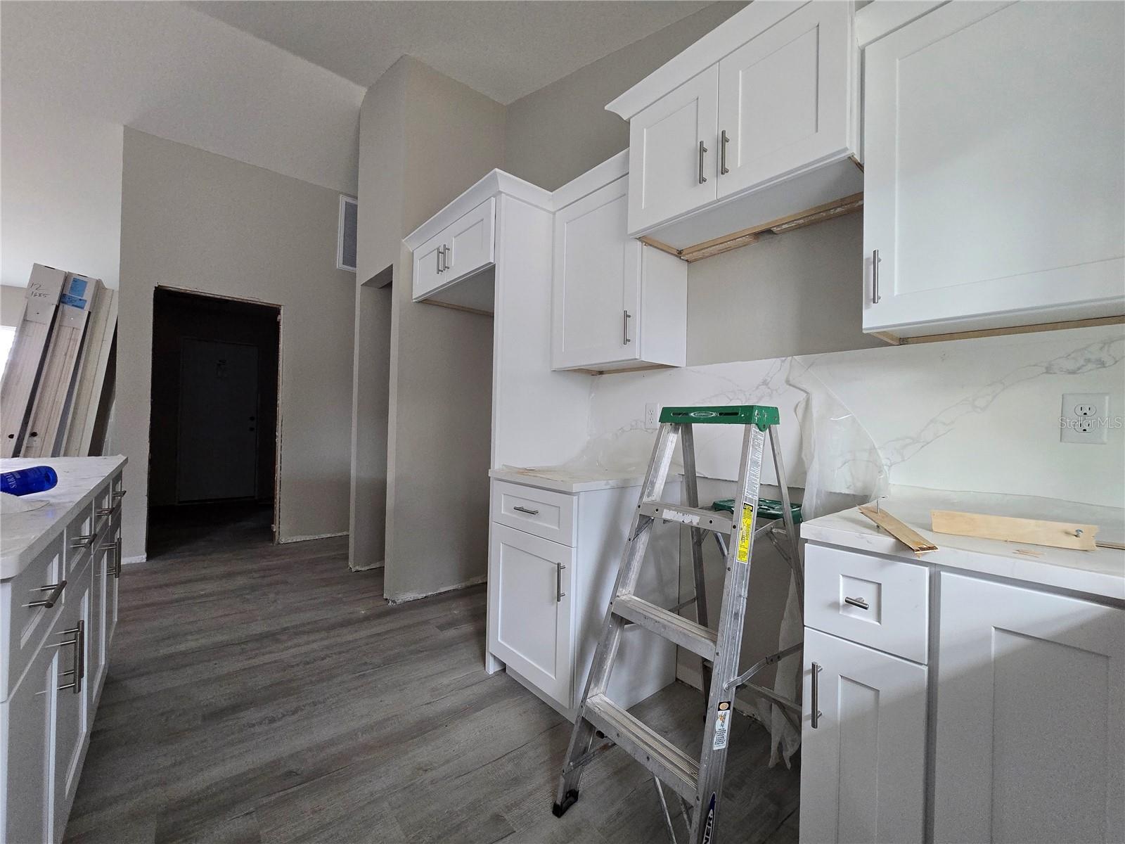 Image 14 of 33 For 2 Oak Trail 